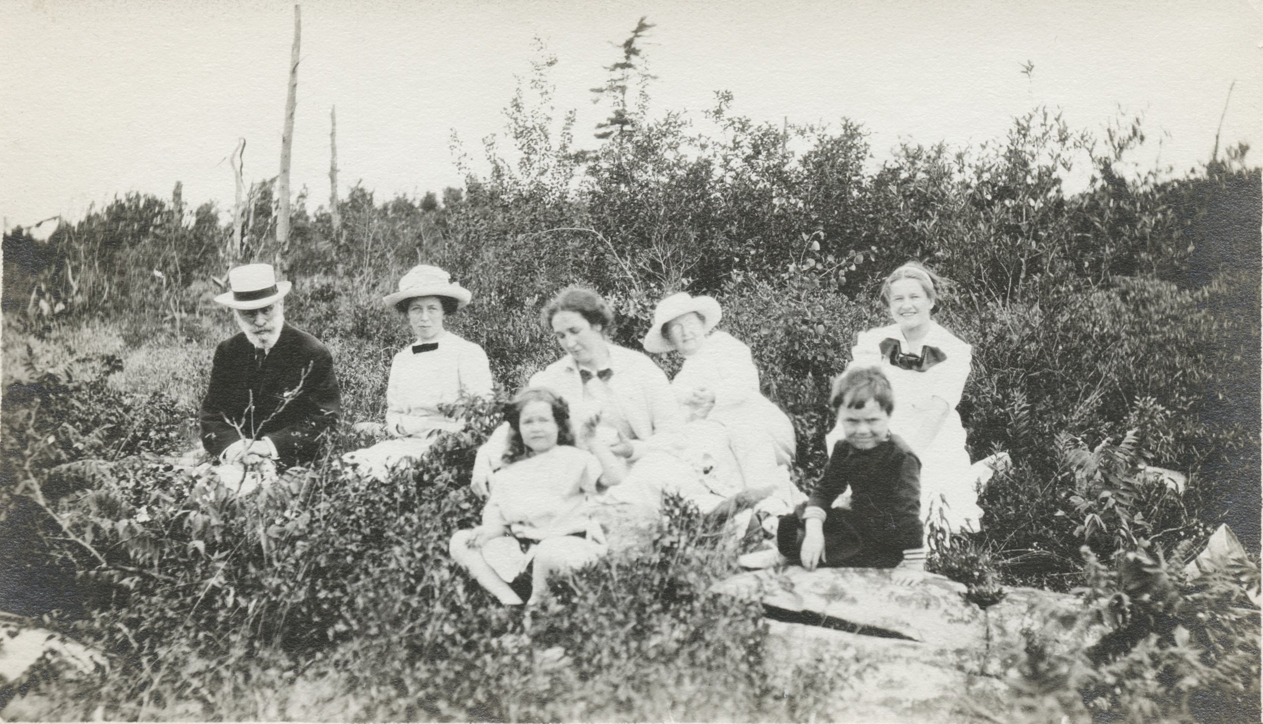 1920's Ojibway picnic HPK centre RBK Mr. Clifford Mordon on left (from Hamilton).jpeg