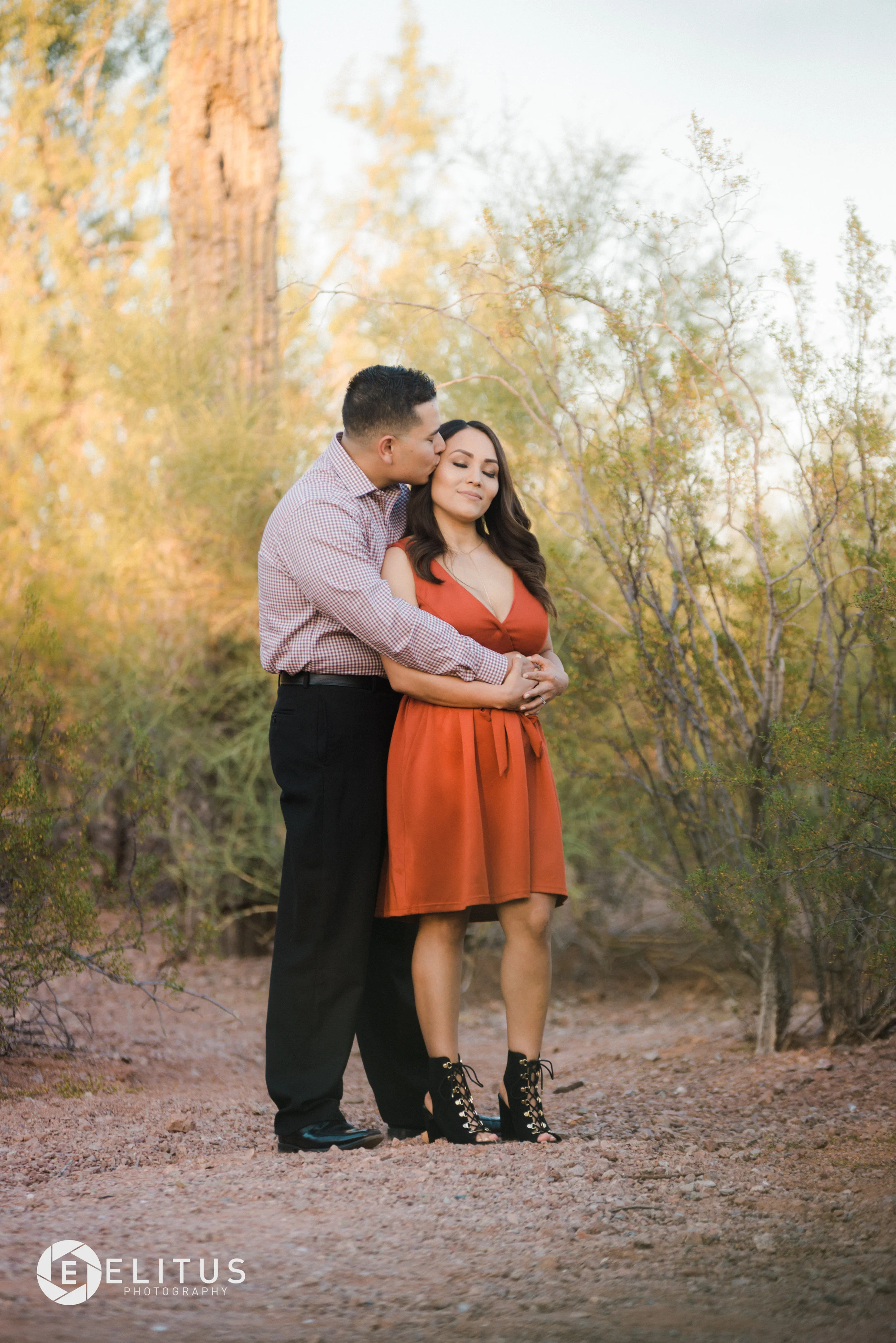 elitus-photography-Samantha-Manuel-papago-park-engament-2.jpg