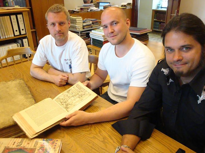 Hans Jörnlind, Axel Petterson ja Scott Brown selaavat Meyeria