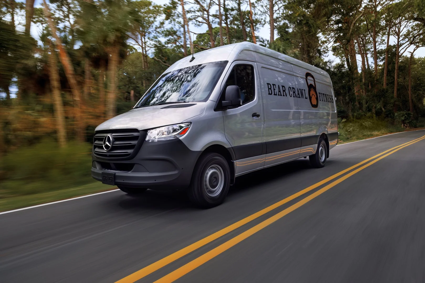 MB_VANS_1551_Shot04_Exterior_Driving_R_300_V2.jpg