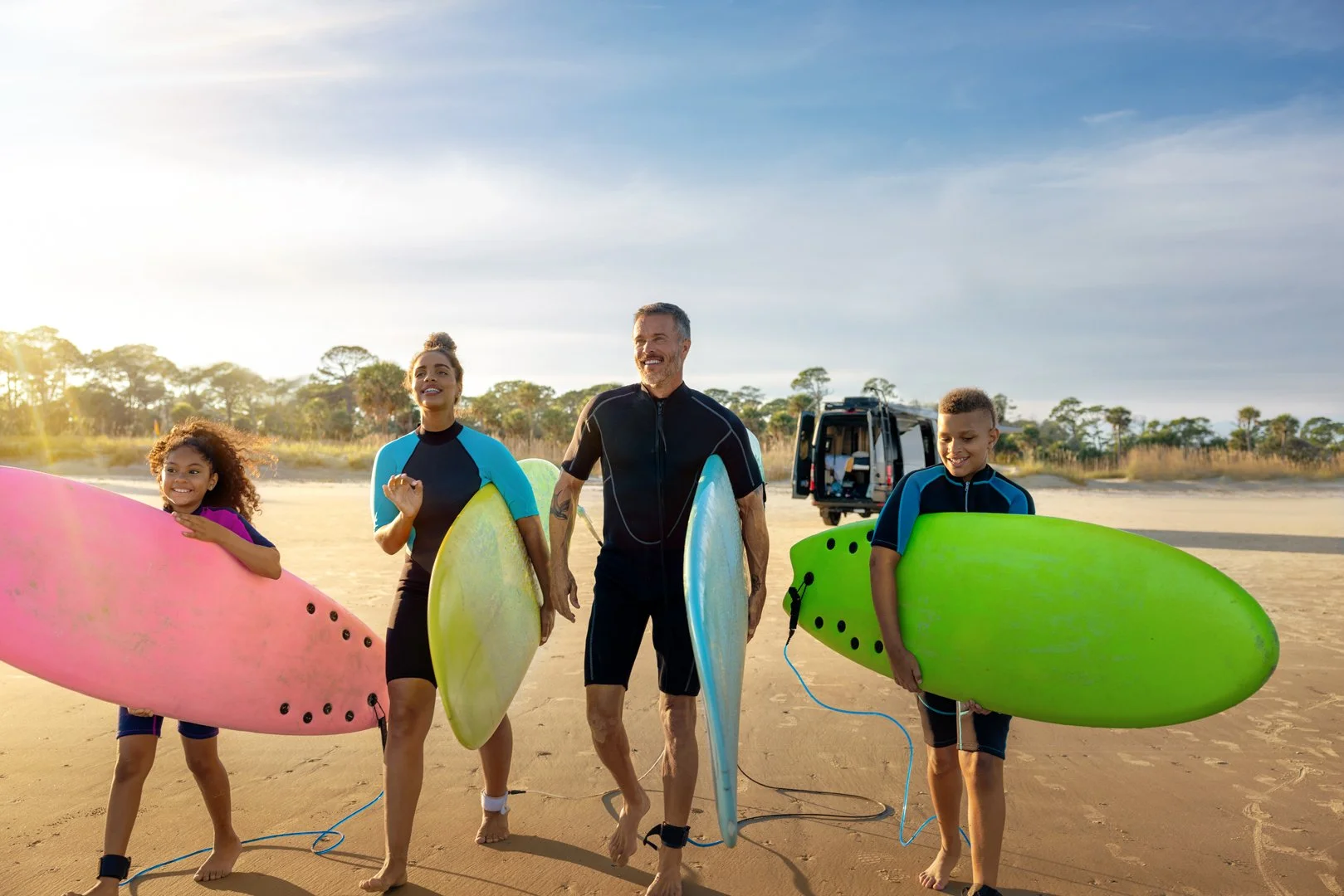 MB_VANS_4883_Shot09_Exterior_Beach_Lifestyle_R_300_V1.jpg