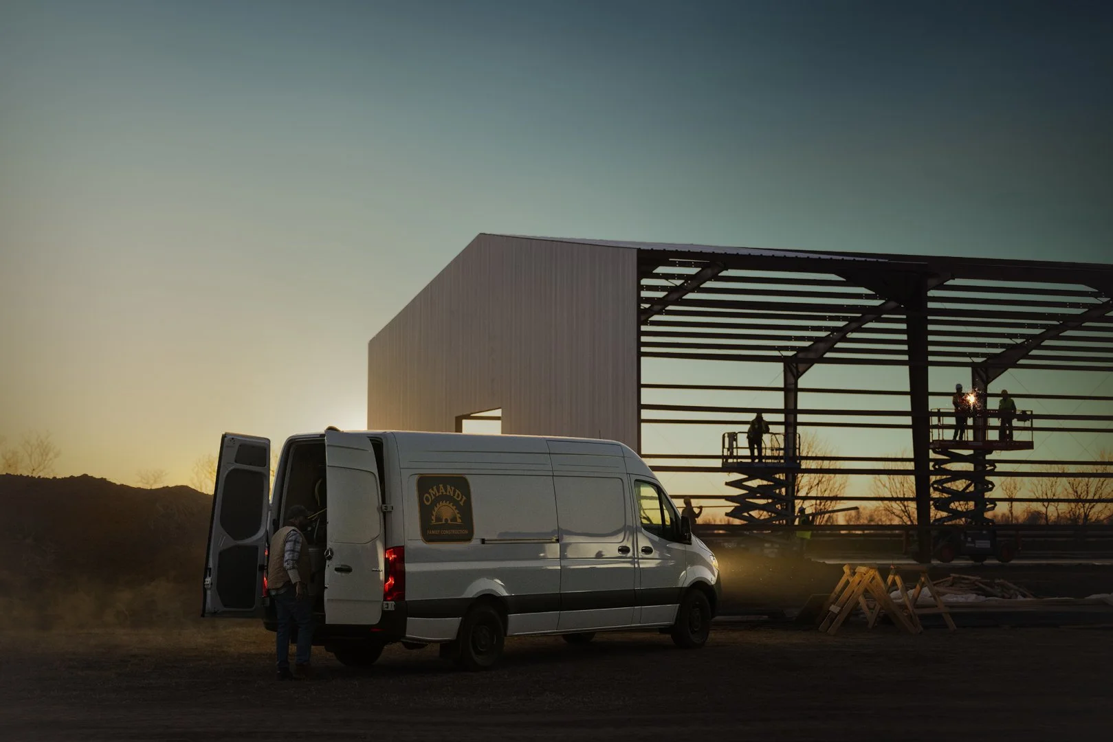 MP_MB_VANS_MY27_P124018_08_Contractor_22716_R_300_V1a.jpg