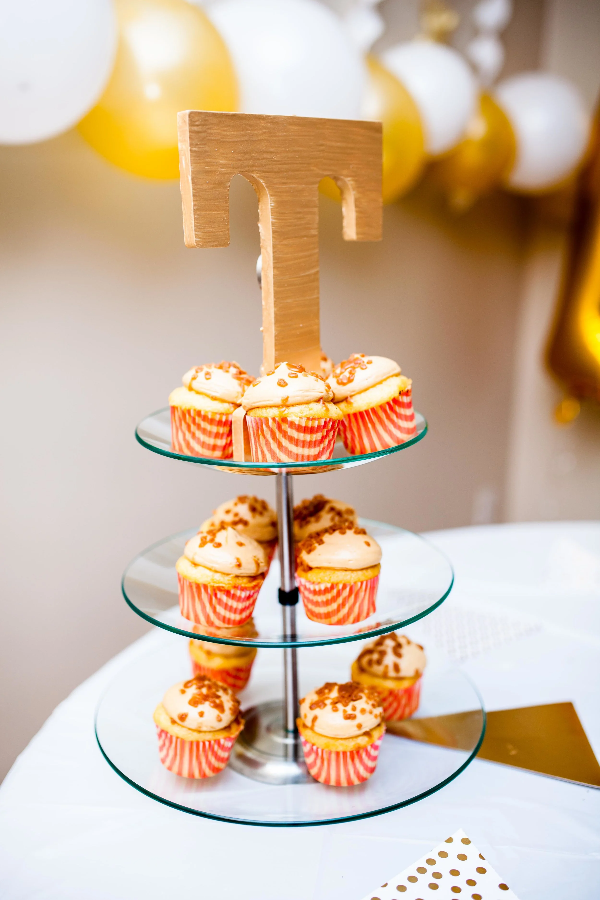 Birthday Photographer Toronto Party Event Photographer Muslim DIY decor cute 2017 Eritrean Somali Ontario Le dolci Ideas Karimah Gheddai Photography cake drip cake cupcakes