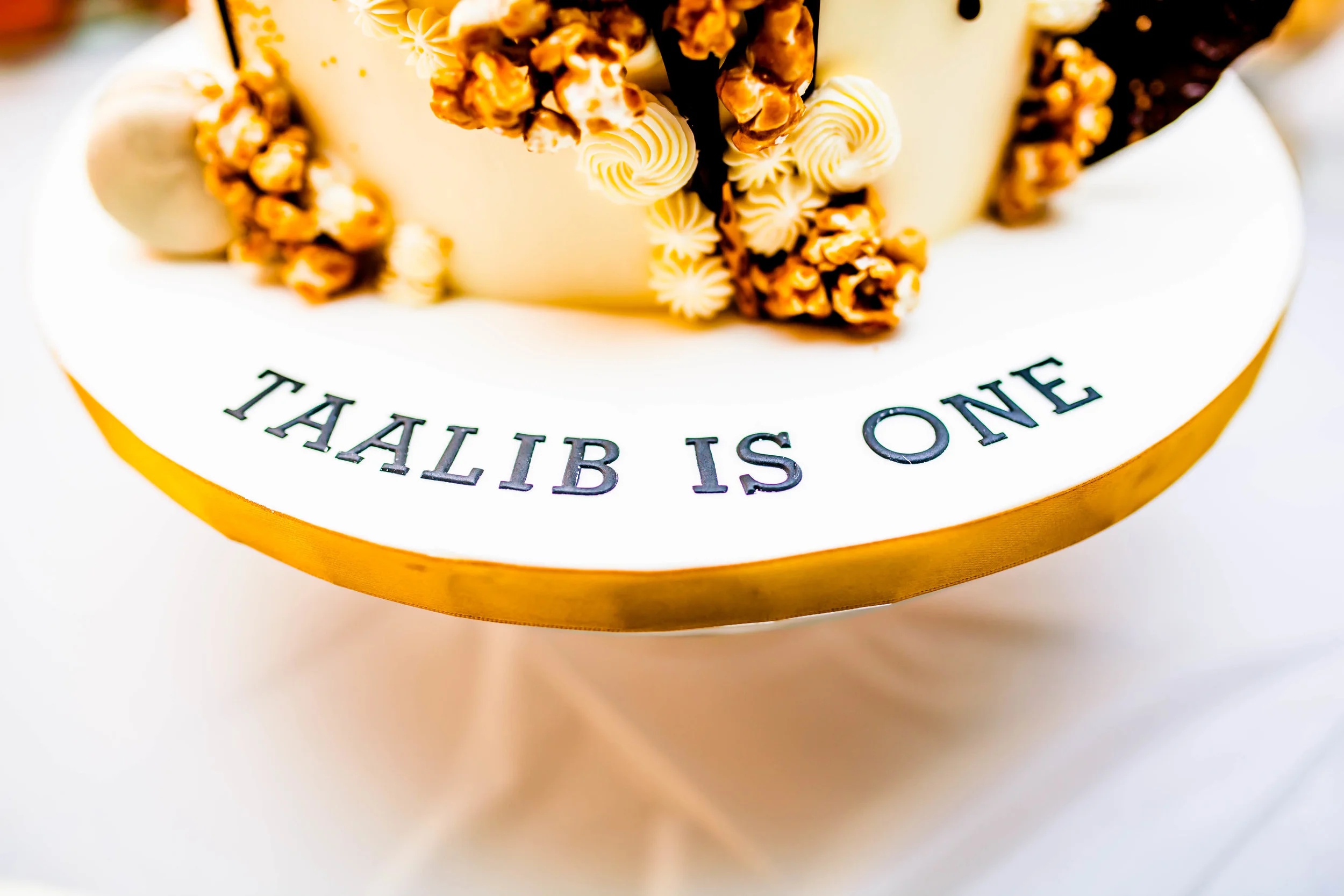 Birthday Photographer Toronto Party Event Photographer Muslim DIY decor cute 2017 Eritrean Somali Ontario Le dolci Ideas Karimah Gheddai Photography cake drip cake cupcakes