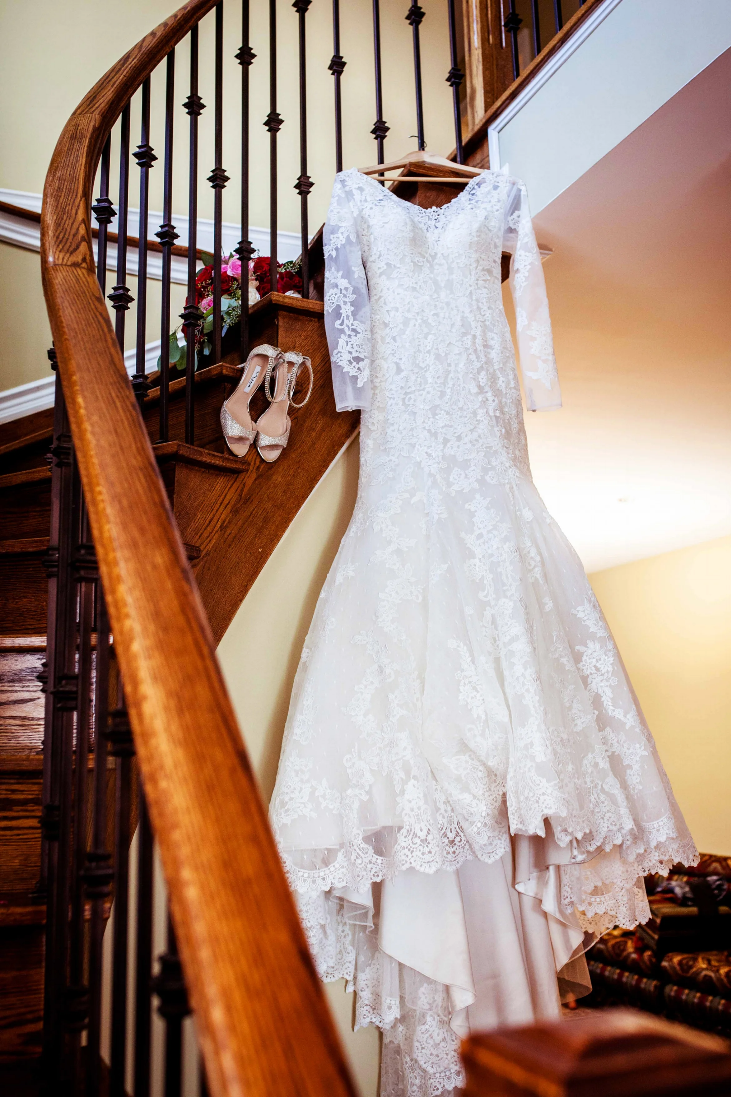 Scarborough Wedding 2018 Somali Eritrean Habesha African Abu Dhabi Maroon Blush Bouquet Scarborough Convention Centre Sultana's Wedding Decor Photographer wedding toronto dreamy Muslim Islamic Wedding bride UAE Ontario Canada Karimah Gheddai Photography Sultana's Wedding Decor Red Invitations Wedding Invites Veil details Dress Window