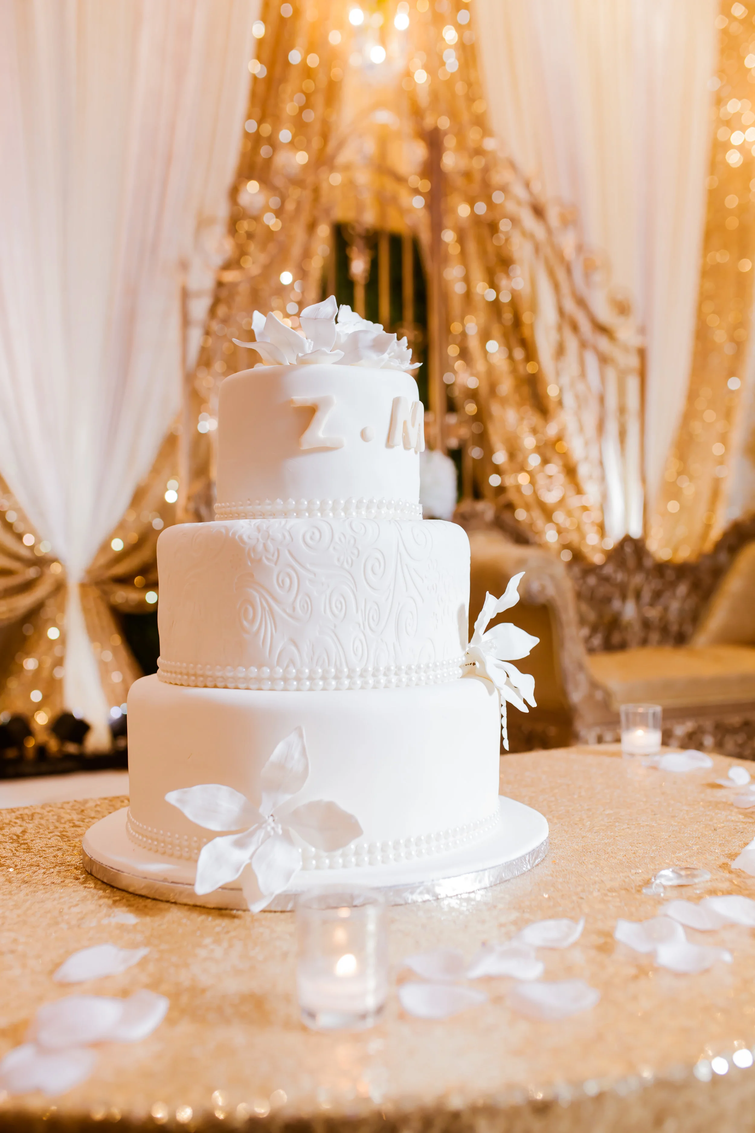Toronto Wedding Photographer Glam Bright Photos Somali Weddings Habesha Eritrean Indian Kenyan Muslim Arab Ontario Ottawa Munaluchi Bride Karimah Gheddai Photography Eritrean Ethiopian International Destination Verdi Convention Airy necklace bridal shoes Etobicoke pink African Pakistani Golden Gold decor wedding cake