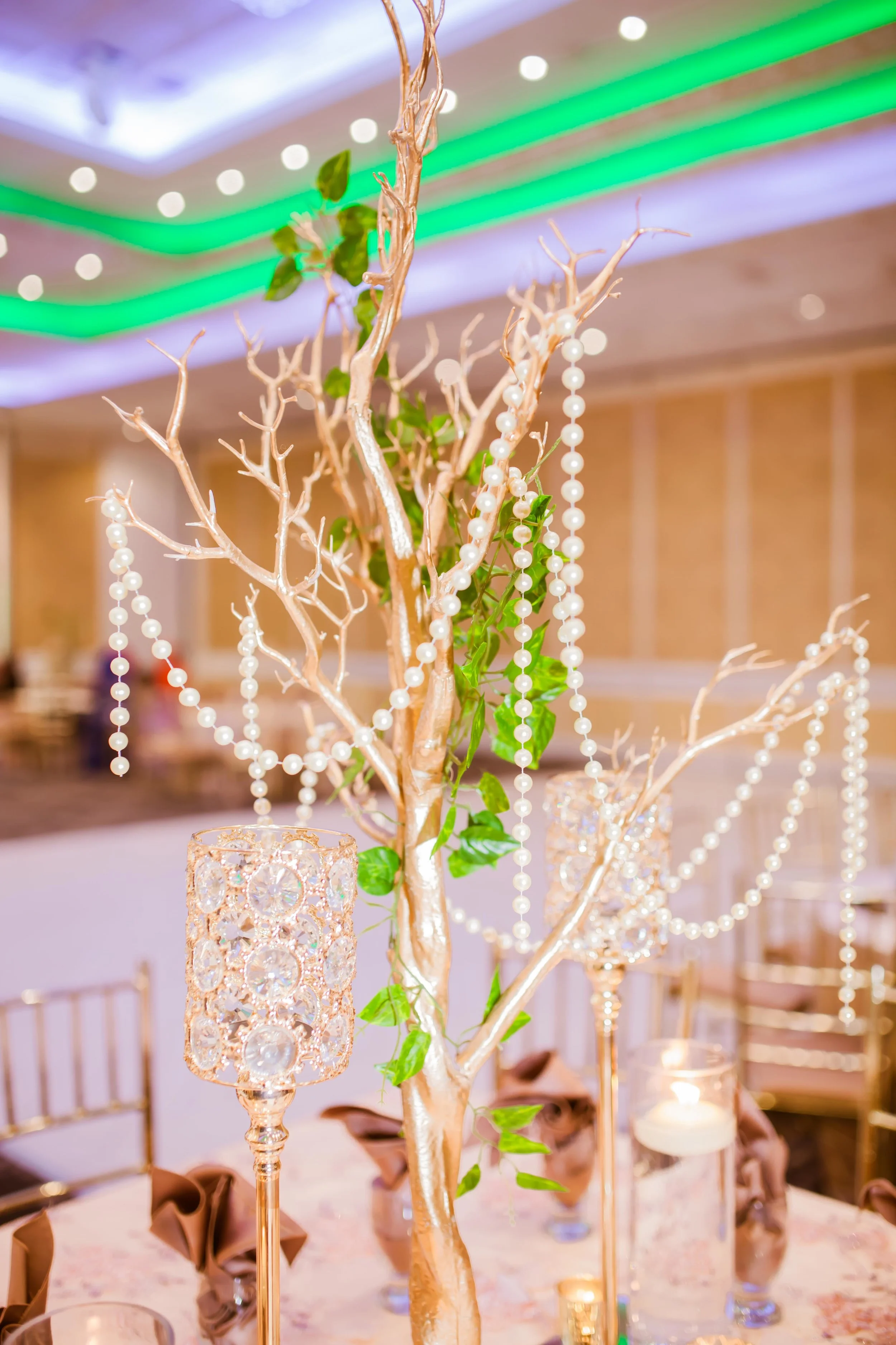 Toronto Wedding Photographer Glam Bright Photos Somali Weddings Habesha Eritrean Indian Kenyan Muslim Arab Ontario Ottawa Munaluchi Bride Karimah Gheddai Photography Eritrean Ethiopian International Destination Verdi Convention Airy necklace bridal shoes Etobicoke pink African Pakistani Golden Gold decor
