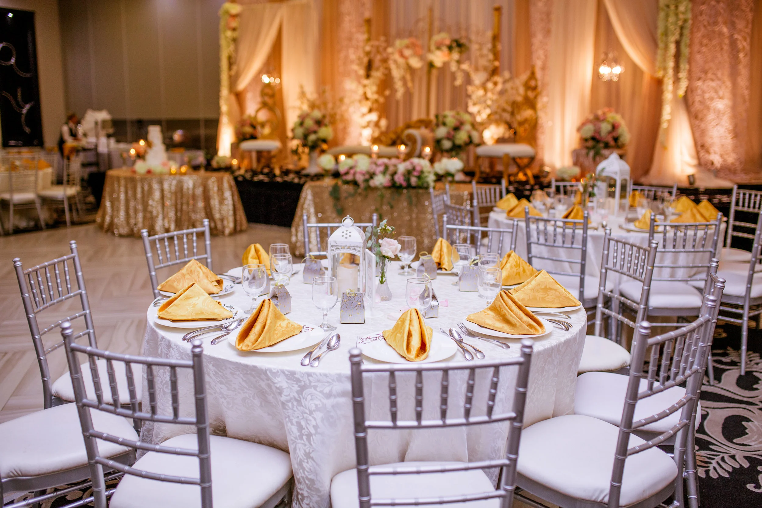 Wedding cake gold white karimah gheddai photography African Wedding Photographer Muslim Habesha Somali Pakistani Indian Sultana Wedding Decor Apollo Convention Centre Mississauga Ontario Luxury tablescacpe