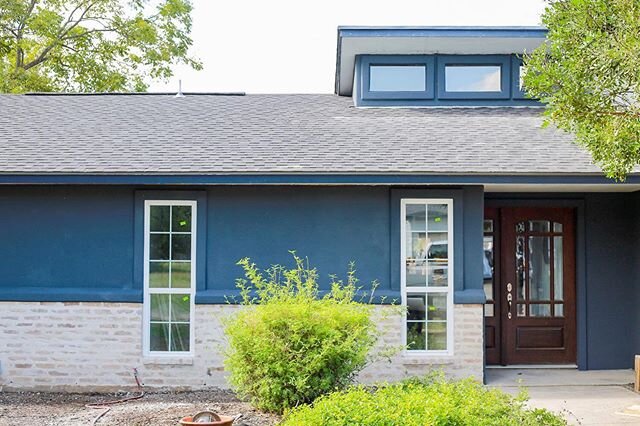 A blue exterior to add a pop of color to the neighborhood!! 🌿