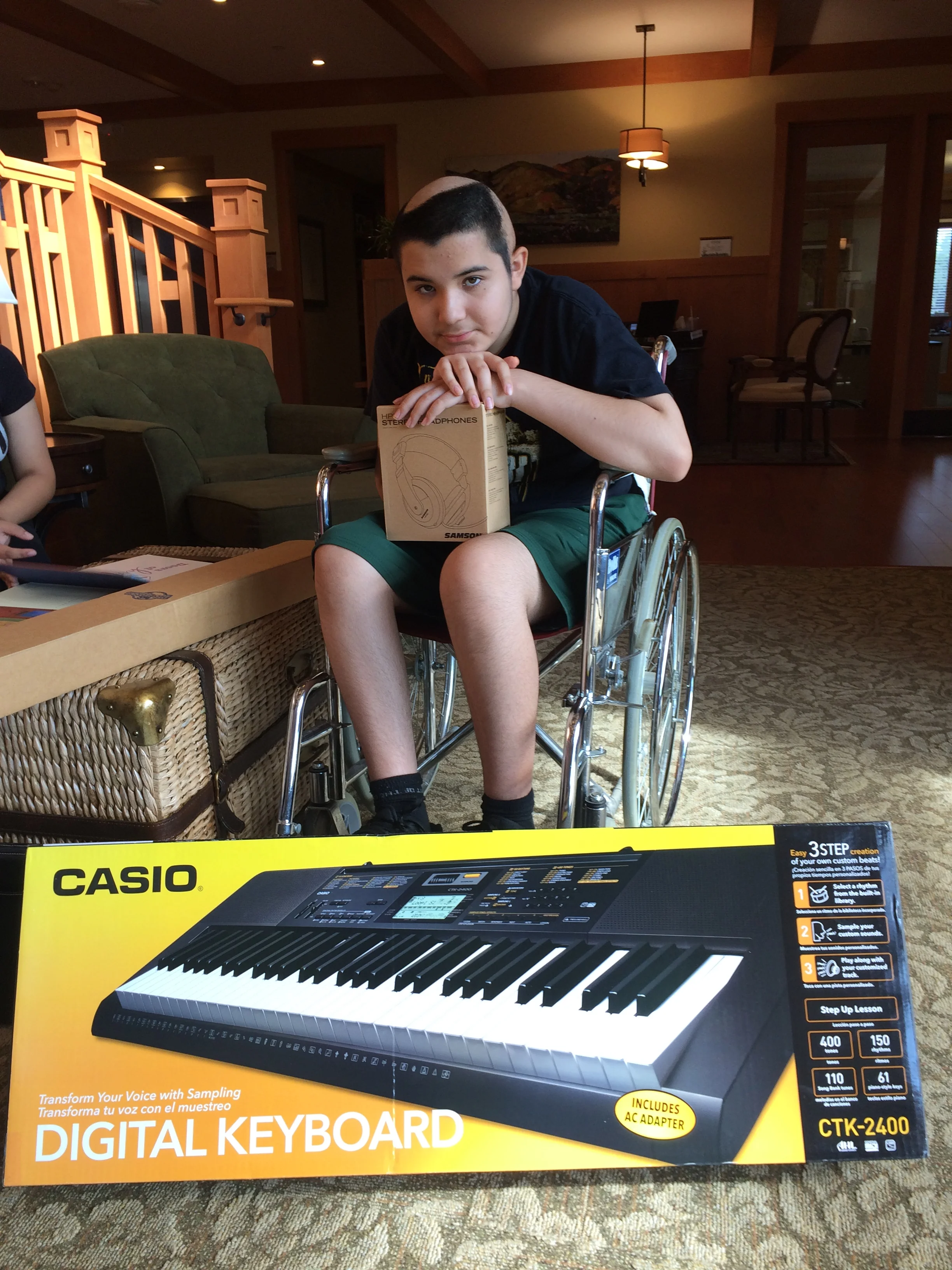 MANUEL RECEIVES A KEYBOARD!
