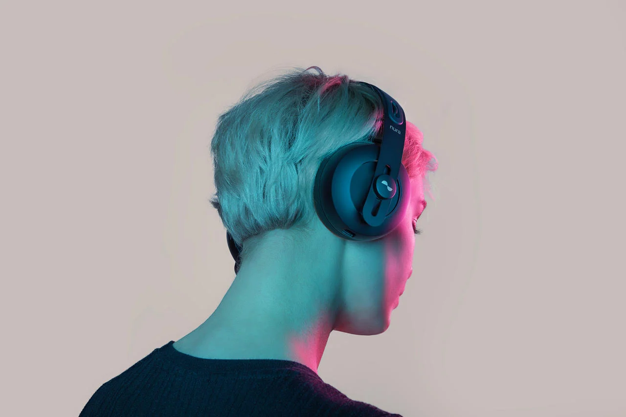 Nuraphone_Lifestyle .jpg