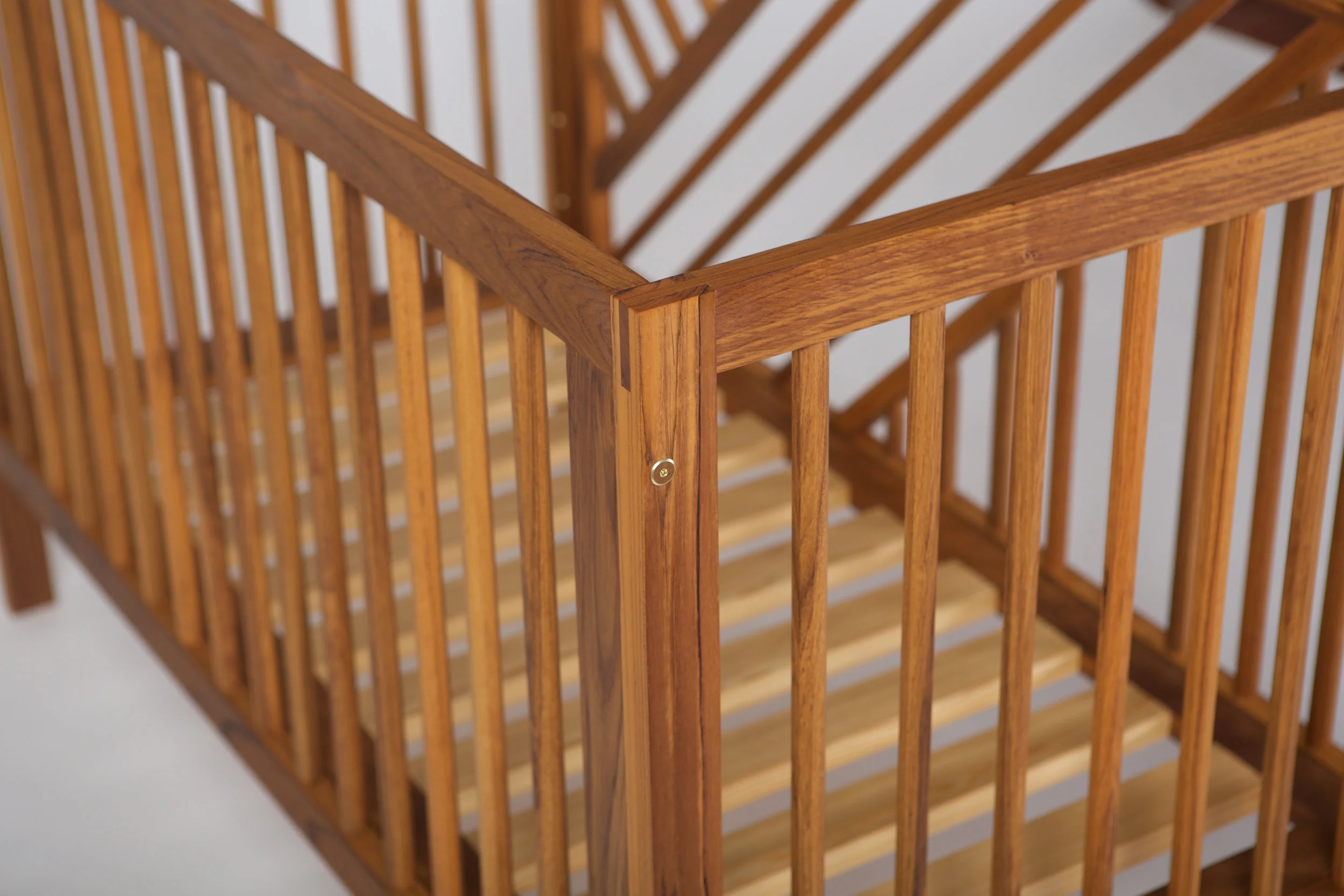 teak crib