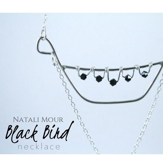 &bull;Black Bird Necklace&bull; 
Here is a zoom of this lovely necklace made with black #Swarovski crystals. Oh! Did I mention its a One of a kind piece? 😱 Crazy, right? Gotta love originals! 
If you want to see the rest of this piece go to my websi