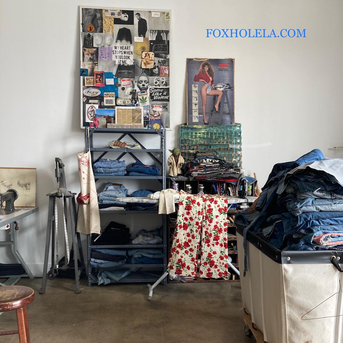 We love making custom denim pieces, one of a kind every time !! 👖✨ Book your free consultation appointment at FoxholeLA.com!