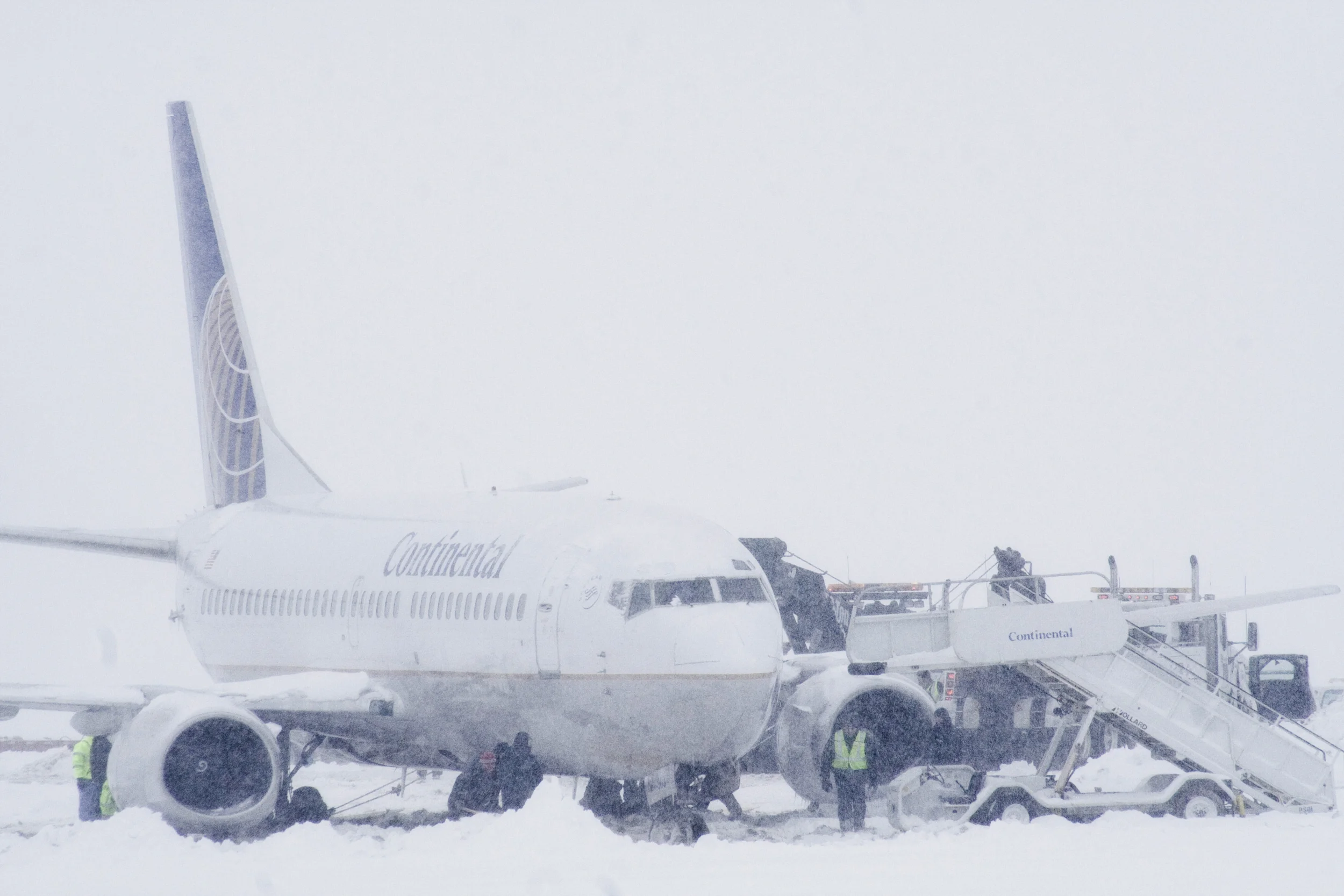 airliner-off-the-runway_2329603699_o.jpg