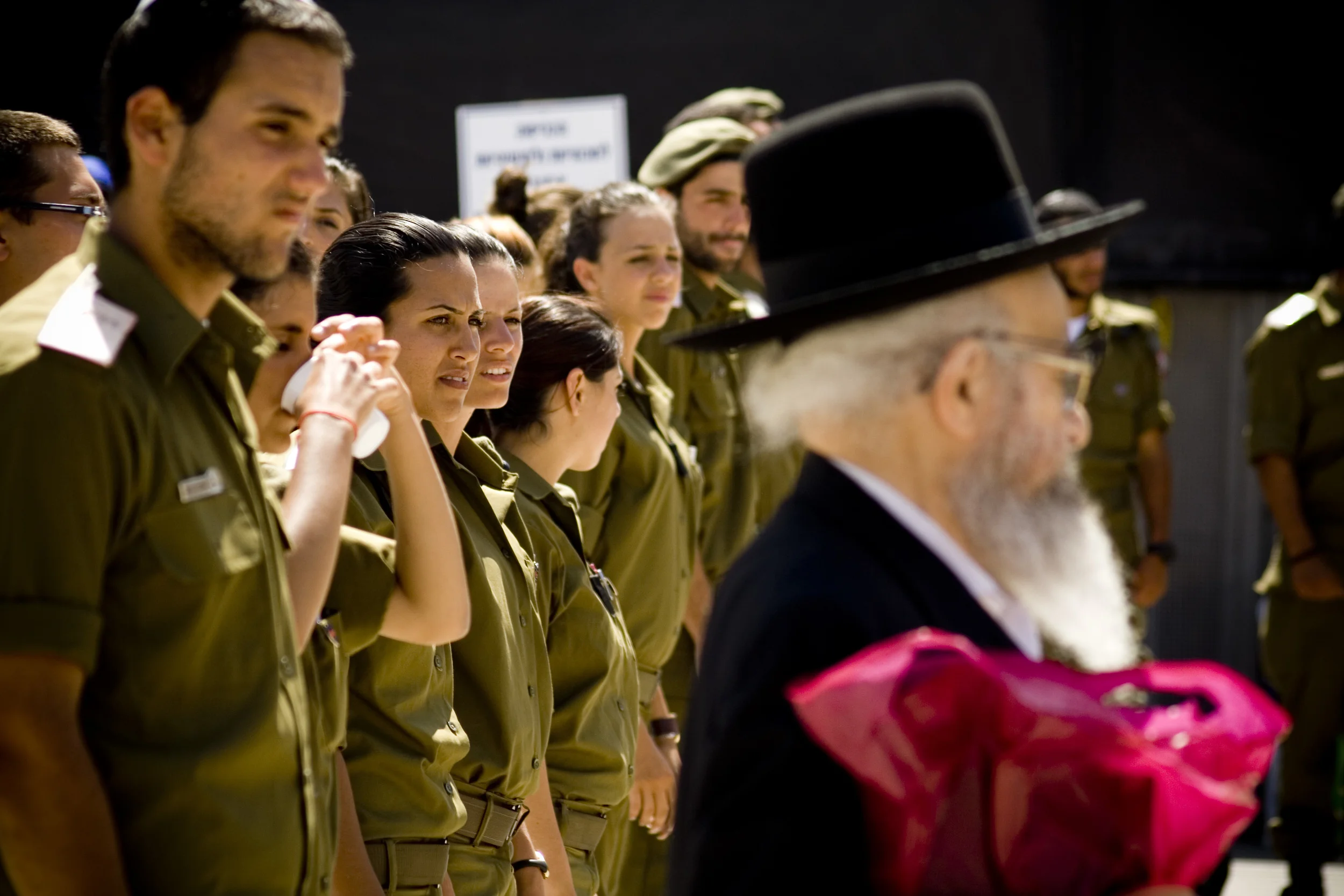 soldiers-at-kotel_2531778862_o.jpg