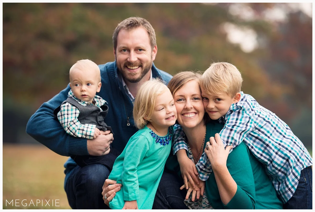 Styling your family photos with color, jewelry, and accessories