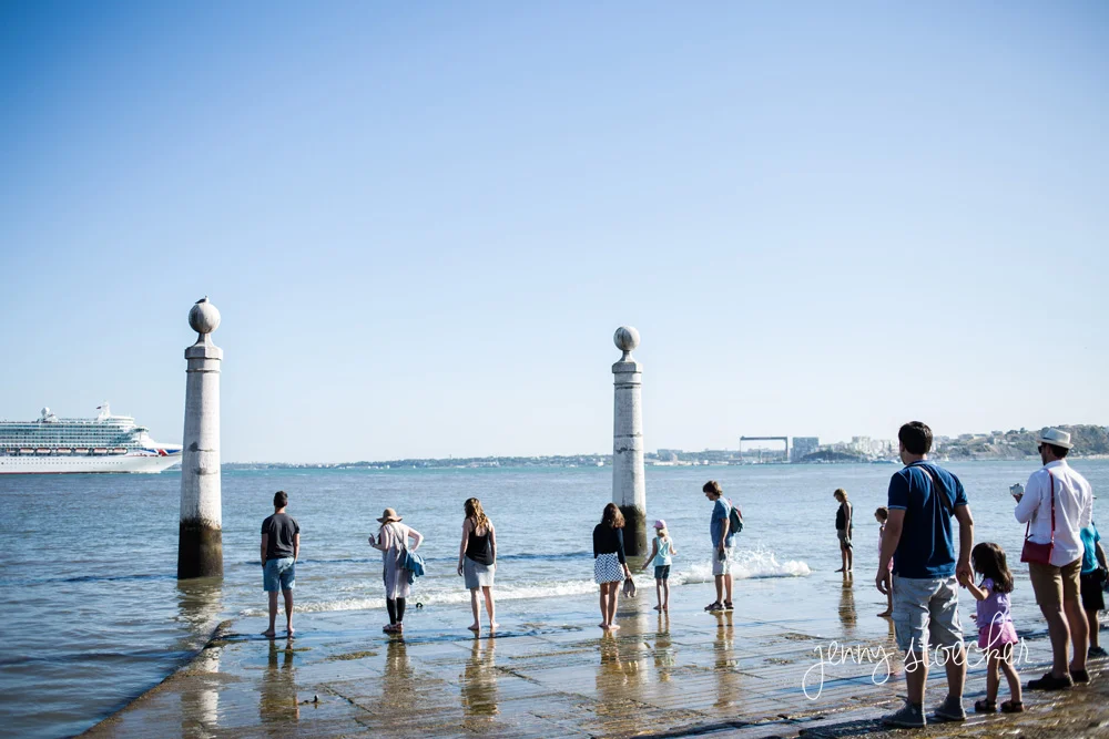 048-SixGirlsOneEuropePortugal.jpg