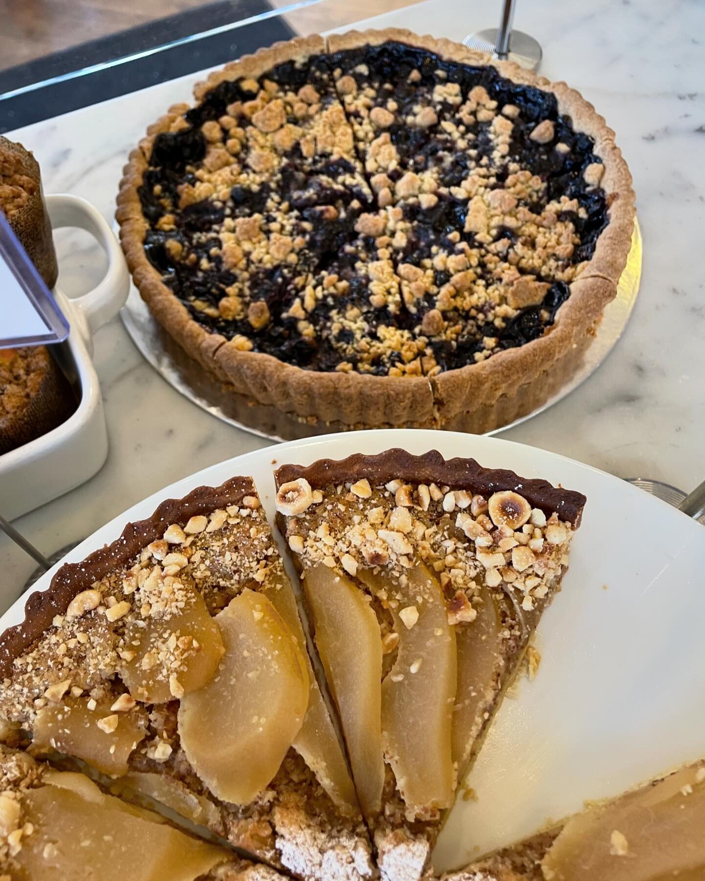 Good morning #pie people!
Happy #PiDay!
Which one (or two) are you going to have?
#saltedmaple
#gfblueberrycornmeal
#pearfrangipane
#applehandpie
#chorizohandpie