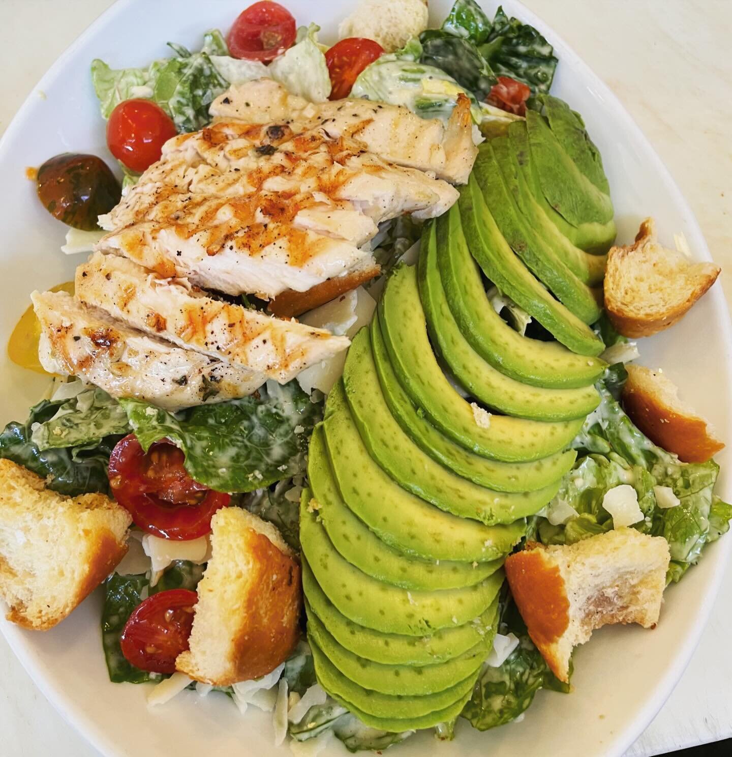 Happy Spring!  Sometimes our staff lunches inspire our menu. #Caesarsalad
#chicken #avocado 
🥗🥗🥑🥑🍅🍅🐓🐓

#shoptheelmwood 
#bakerandcommons
#springtime
🐰🐣🌷