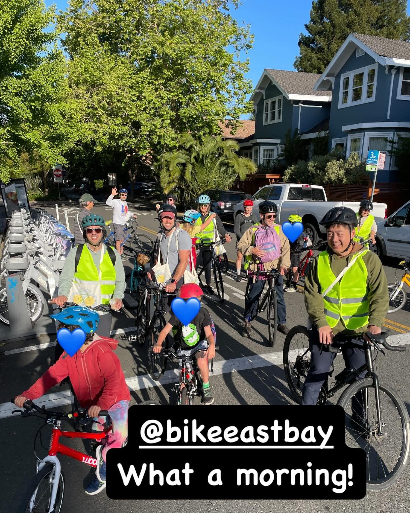 What a turnout!  Loved seeing all the kids headed to school.  The Bike Bus Rules!🤙🏻
@bikeeastbay @shoptheelmwood @bakerandcommons 
#johnmuir 
#emerson
#malcolmx
#washington
#sylviamendez
#theacademy
#maybeckhs
#bhs
#biketowherever 
#bikelifestyle 
