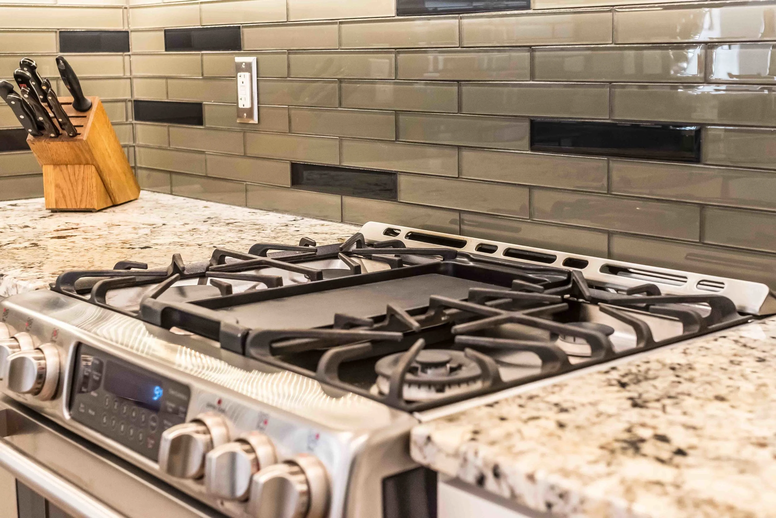 2017 - 09 Sept - MKE Design Build - 1300 N Prospect - web-56.jpg
