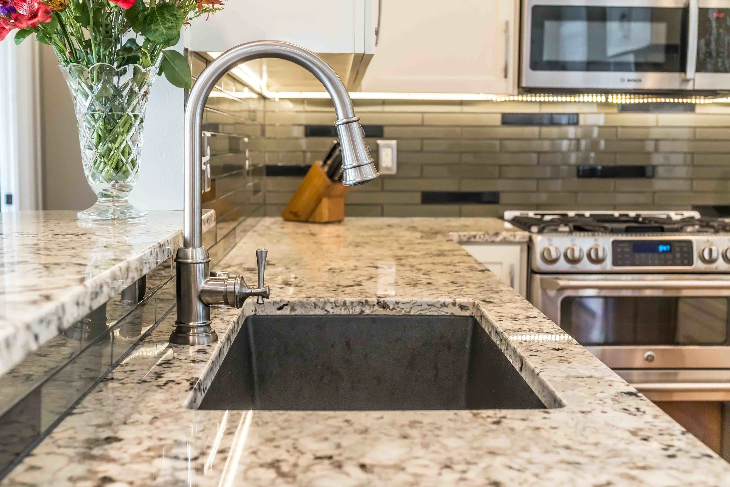 2017 - 09 Sept - MKE Design Build - 1300 N Prospect - web-60.jpg