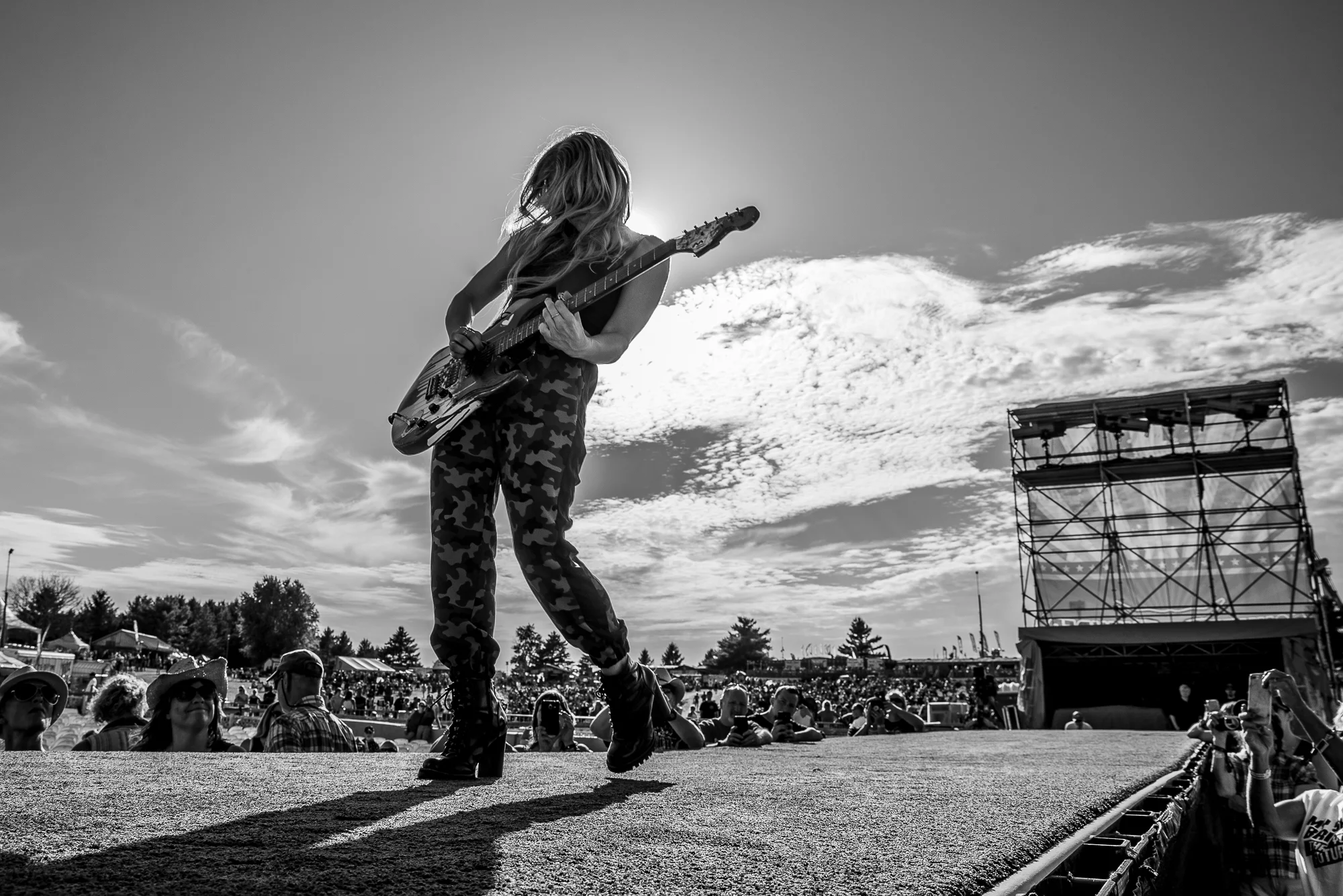 2019 - 07 July - Lindsay Ell - Country Thunder - for web-30.jpg