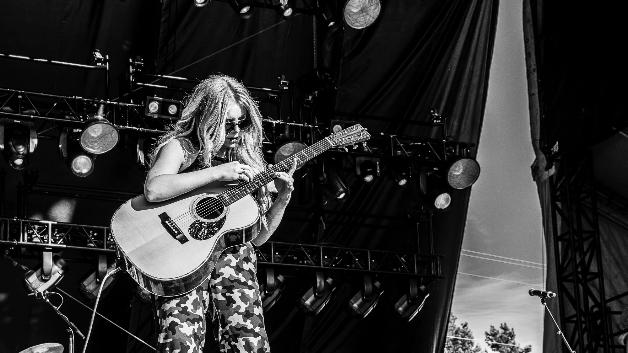 2019 - 07 July - Lindsay Ell - Country Thunder - for web-23.jpg