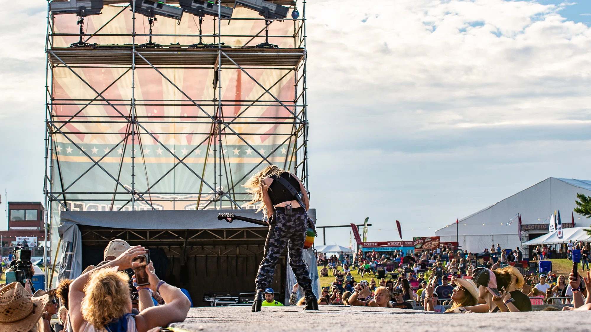 2019 - 07 July - Lindsay Ell - Country Thunder - for web-16.jpg