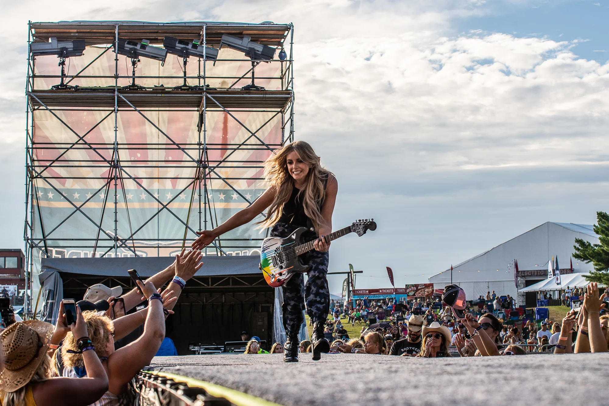 2019 - 07 July - Lindsay Ell - Country Thunder - for web-11.jpg