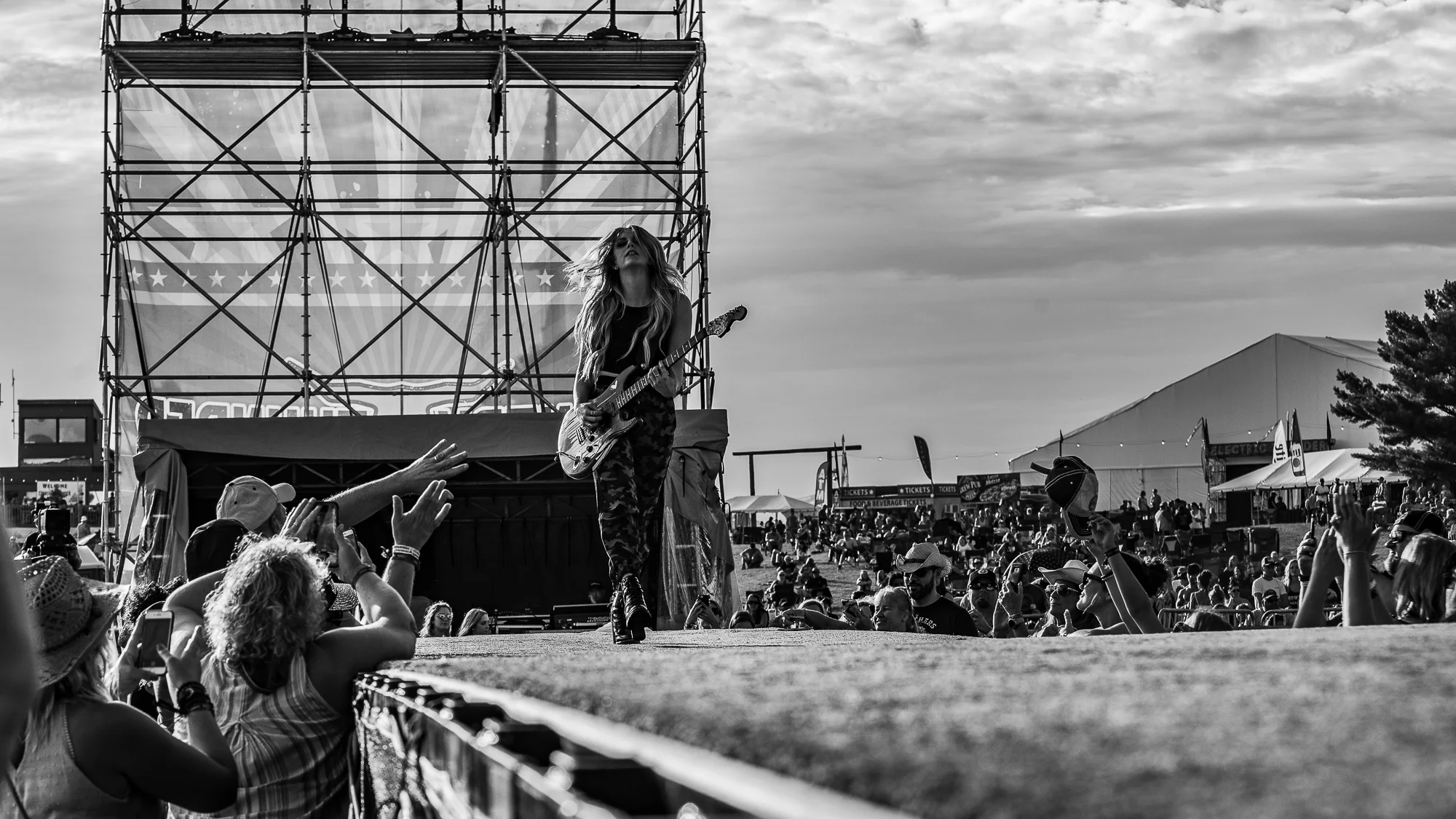 2019 - 07 July - Lindsay Ell - Country Thunder - for web-4.jpg