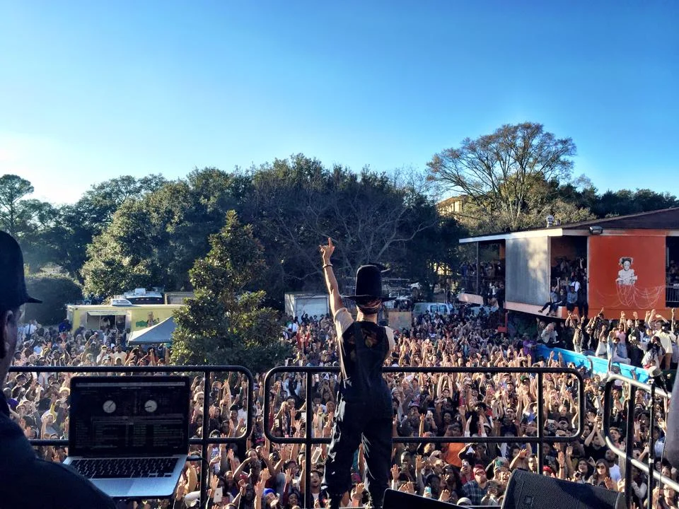 Erykah Badu, closing of ExhibitBE