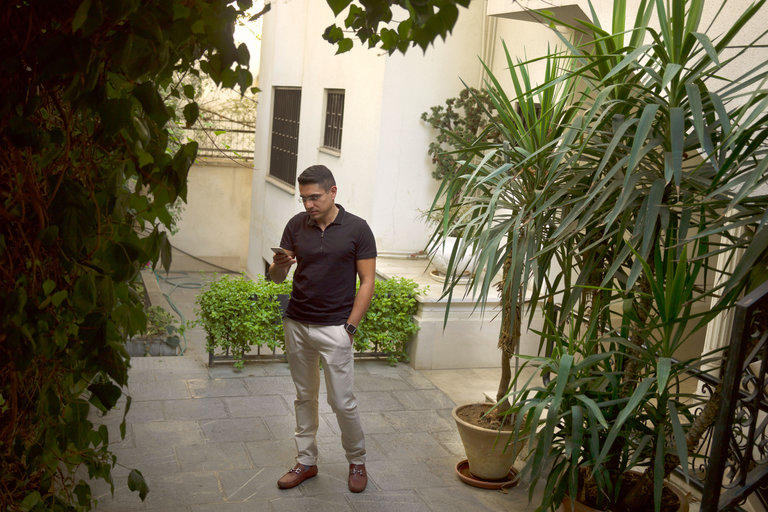 Sign of Thaw With Iran: American Cellphones Ringing in Tehran