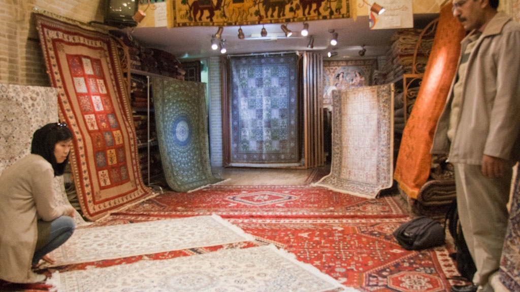 iran-buying-a-persian-carpet-sonya-and-the-carpet-seller.jpg