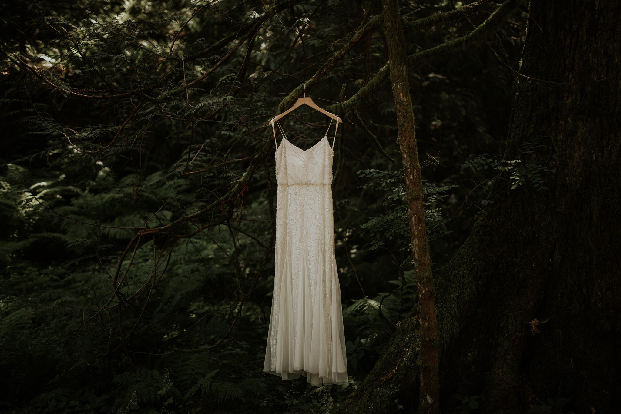 intimate-boho-campfire-wedding-shangri-la-on-the-green-seattle-wedding-photographer-caitlyn-nikula-photography-7.jpg