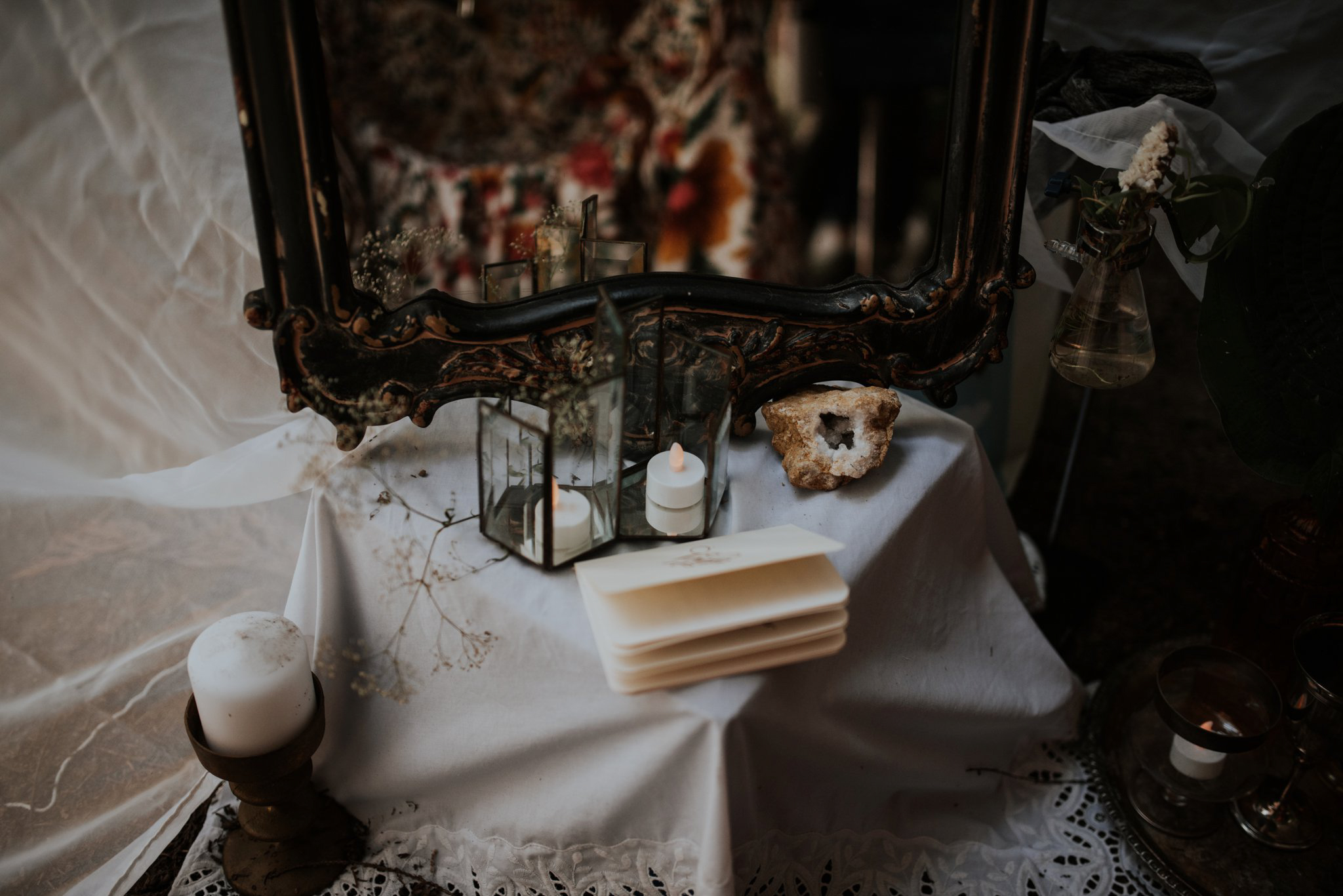 intimate-boho-campfire-wedding-shangri-la-on-the-green-seattle-wedding-photographer-caitlyn-nikula-photography-10.jpg