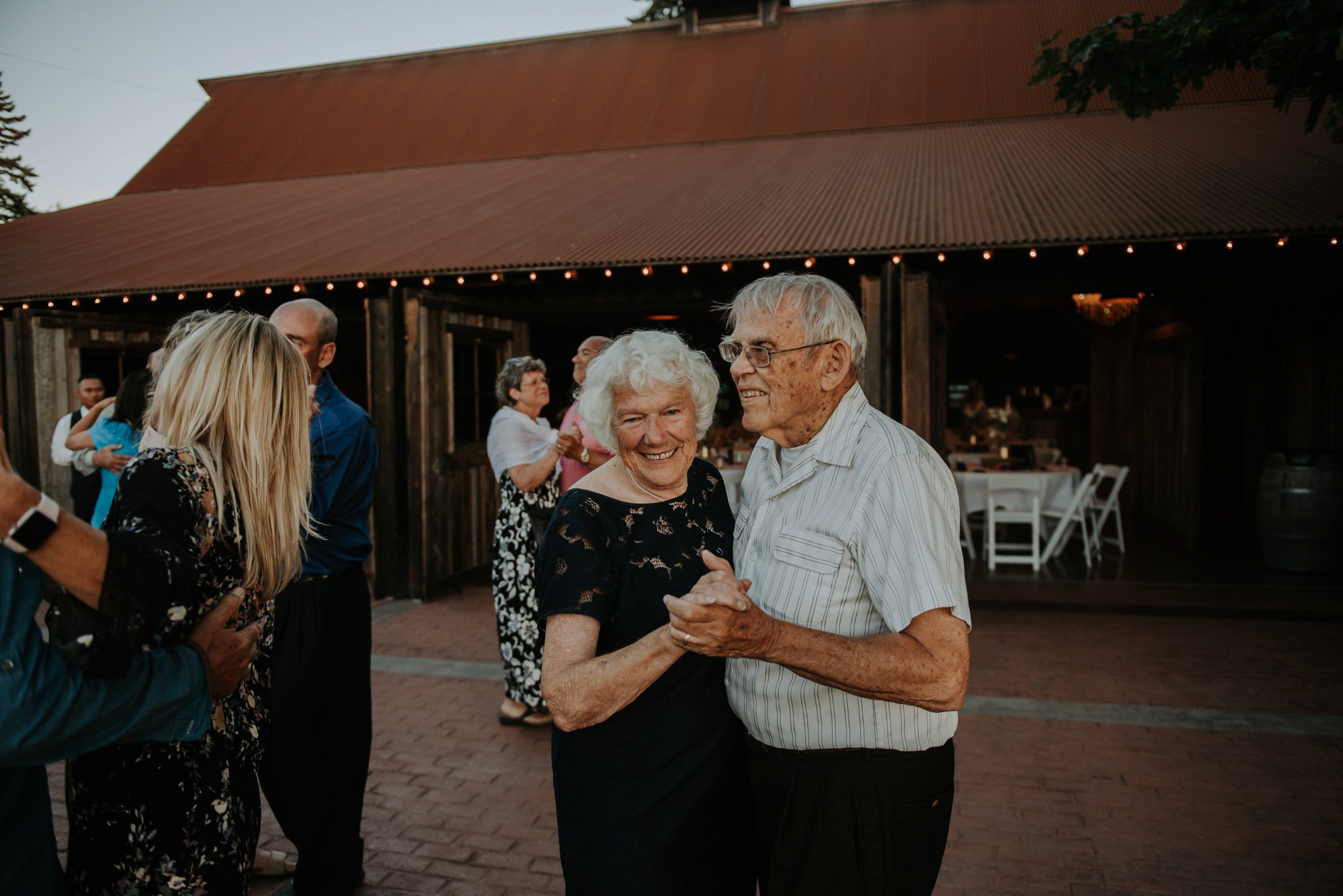 kristen-and-cody-the-kelley-farm-wedding-seattle-photographer-caitlyn-nikula-109.jpg
