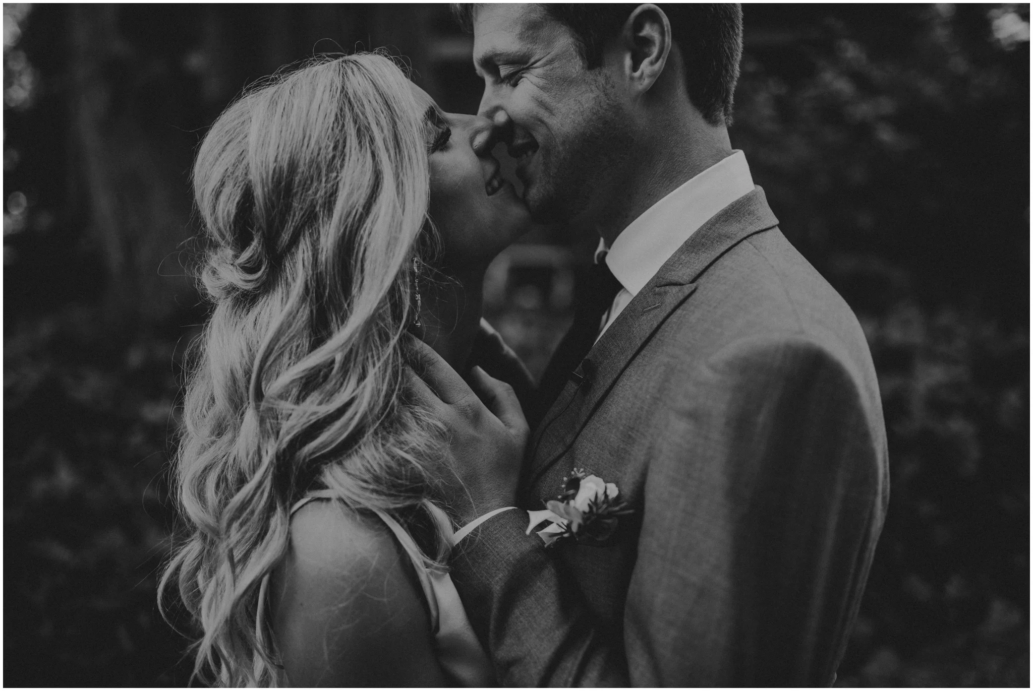 alicia-and-andy-green-gates-at-flowing-lake-seattle-wedding-photographer-035.jpg