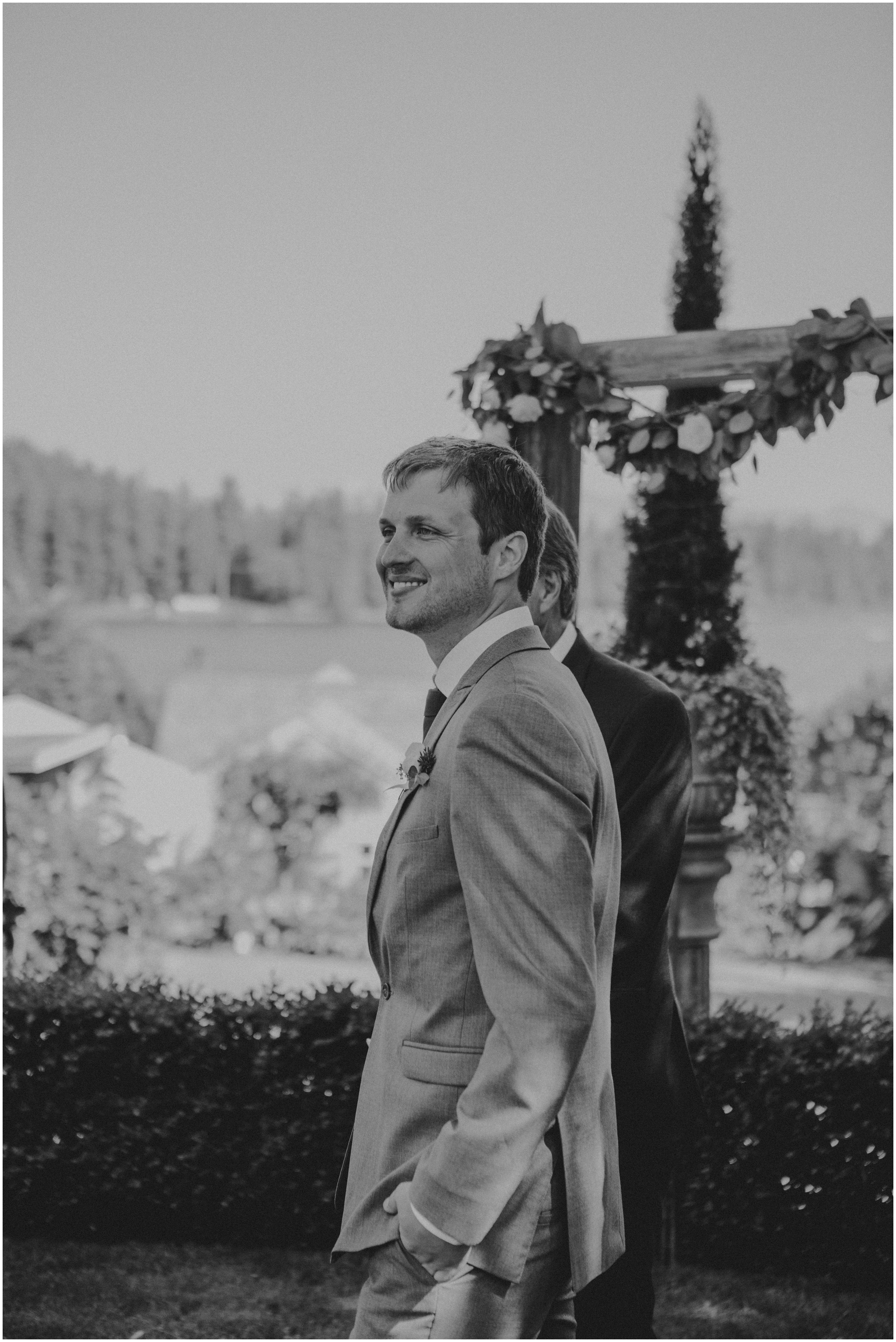 alicia-and-andy-green-gates-at-flowing-lake-seattle-wedding-photographer-059.jpg