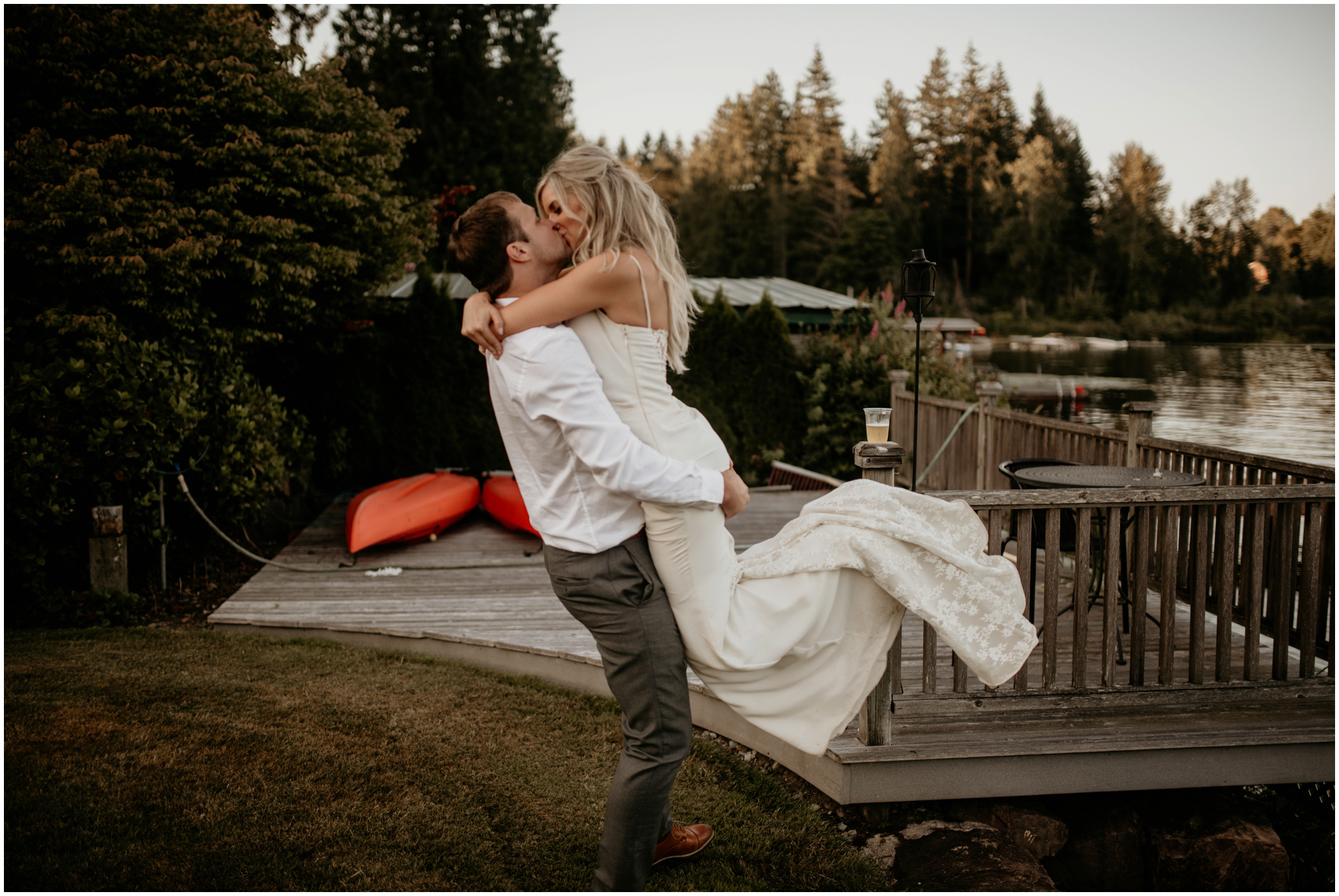 alicia-and-andy-green-gates-at-flowing-lake-seattle-wedding-photographer-165.jpg