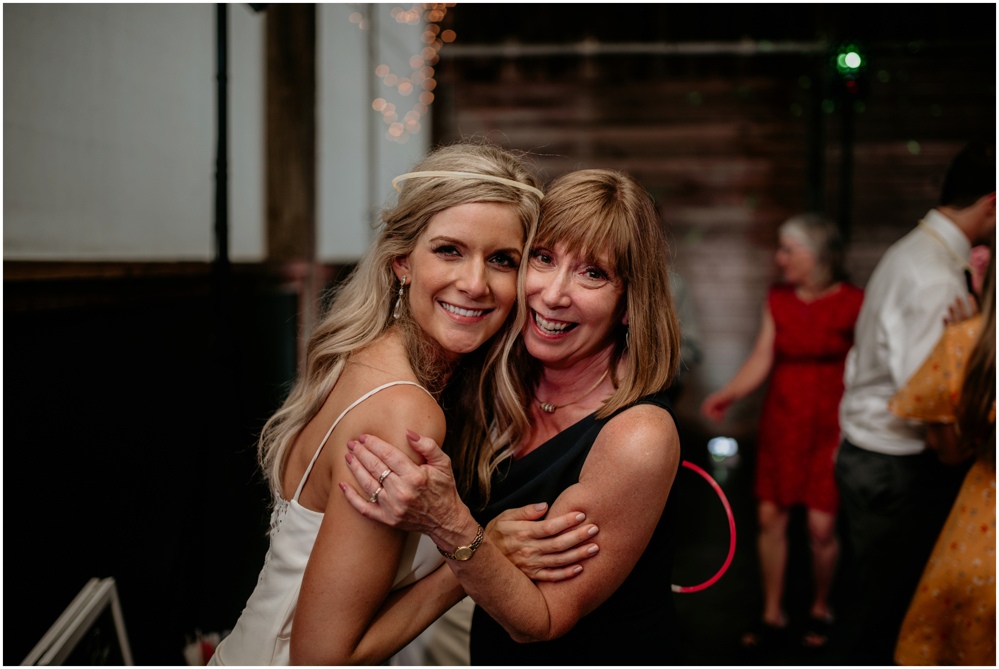 alicia-and-andy-green-gates-at-flowing-lake-seattle-wedding-photographer-181.jpg