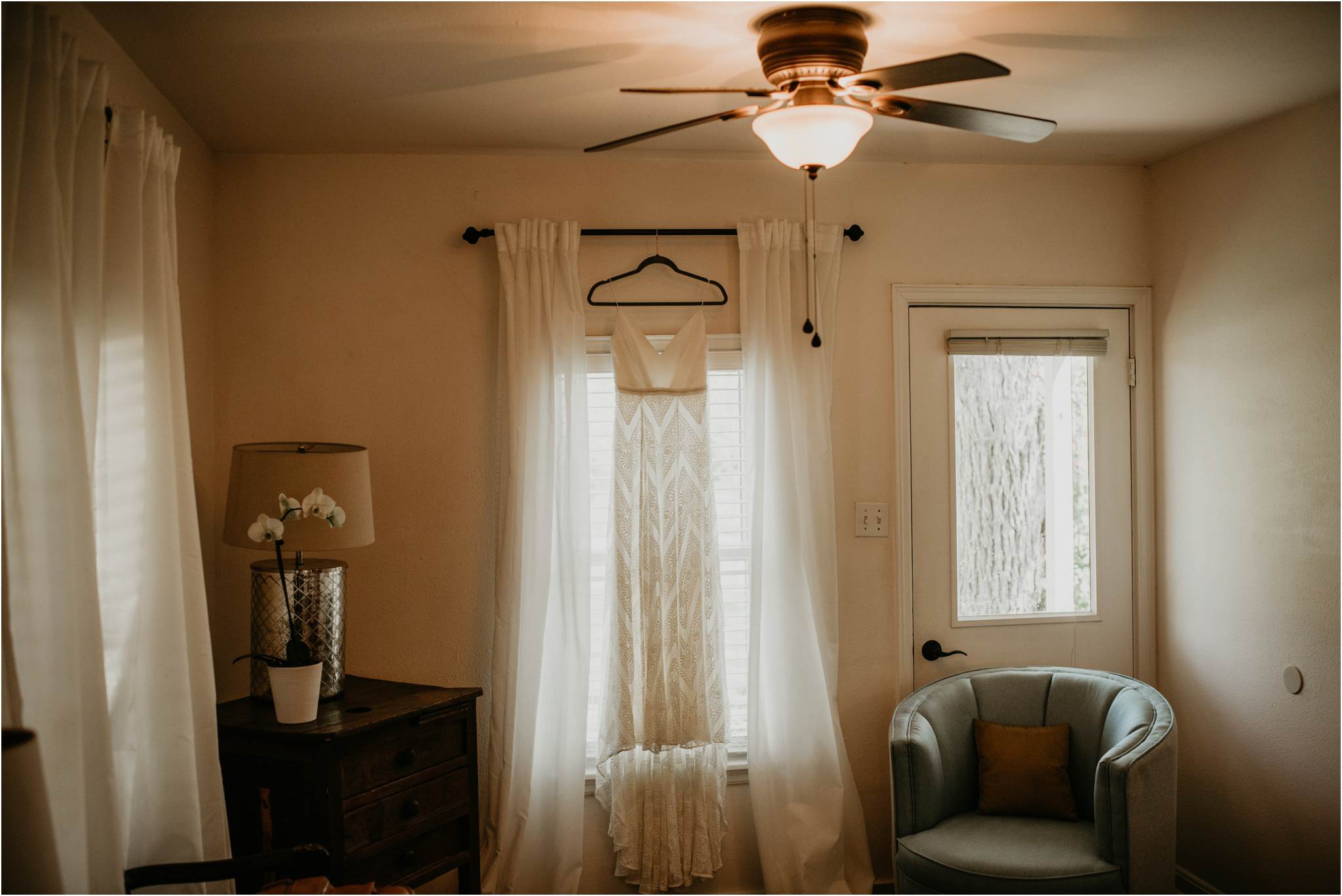 jillian-and-scott-pecan-springs-ranch-texas-and-washington-wedding-photographer-009.jpg