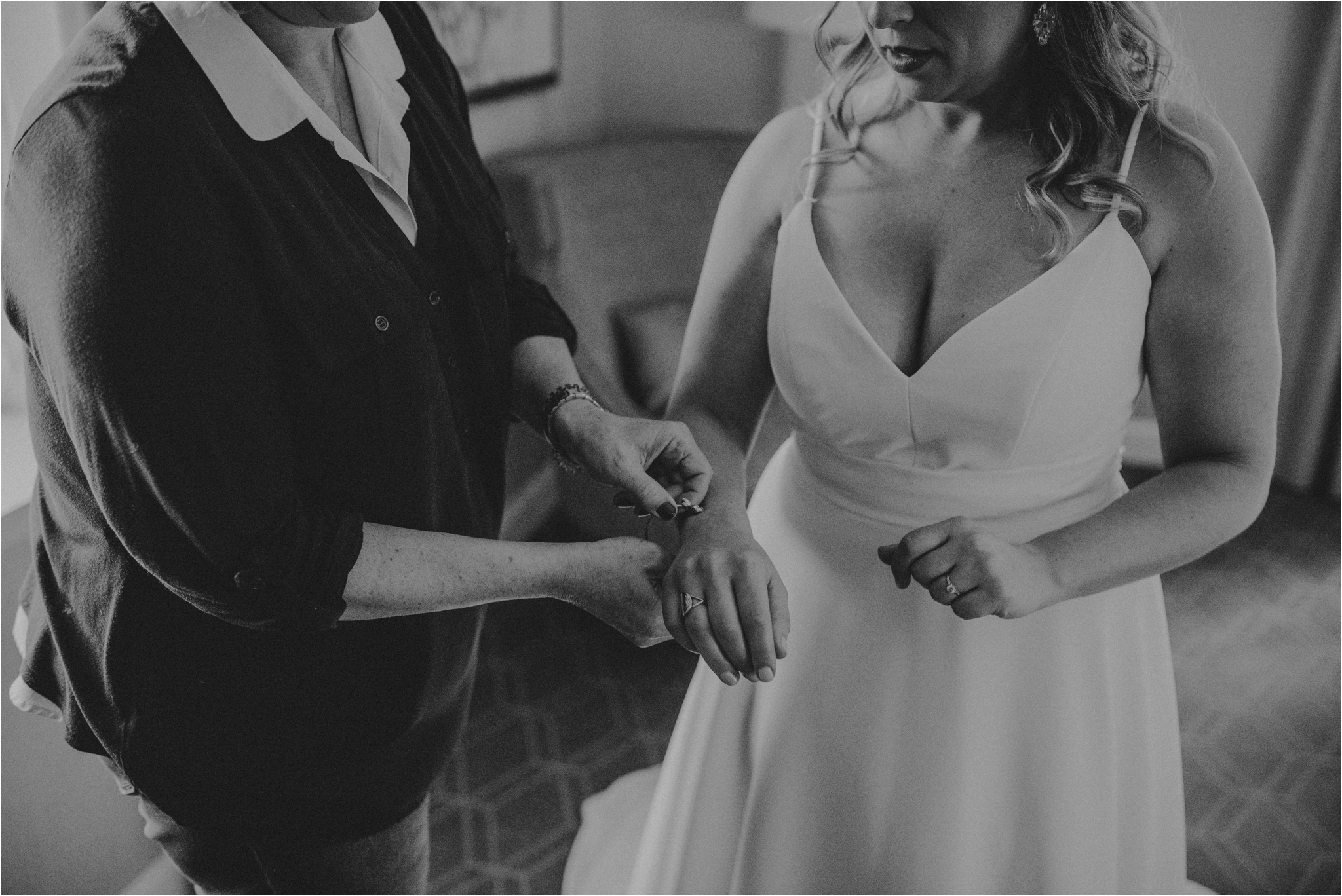 laura-and-matt-metropolist-urban-seattle-wedding-photographer-015.jpg