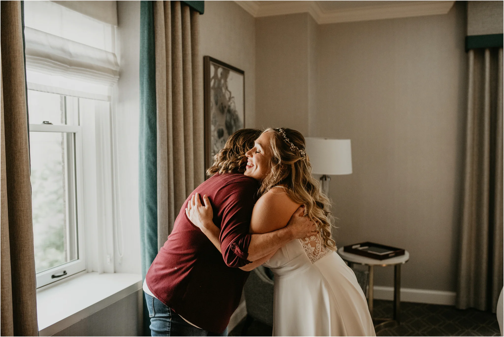 laura-and-matt-metropolist-urban-seattle-wedding-photographer-016.jpg