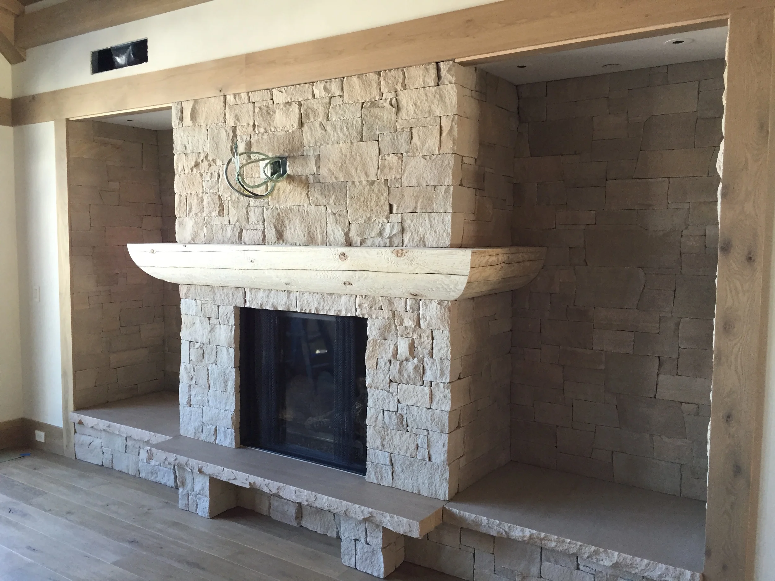 Sandstone fireplace with super tight joints - Montage Deer Valley