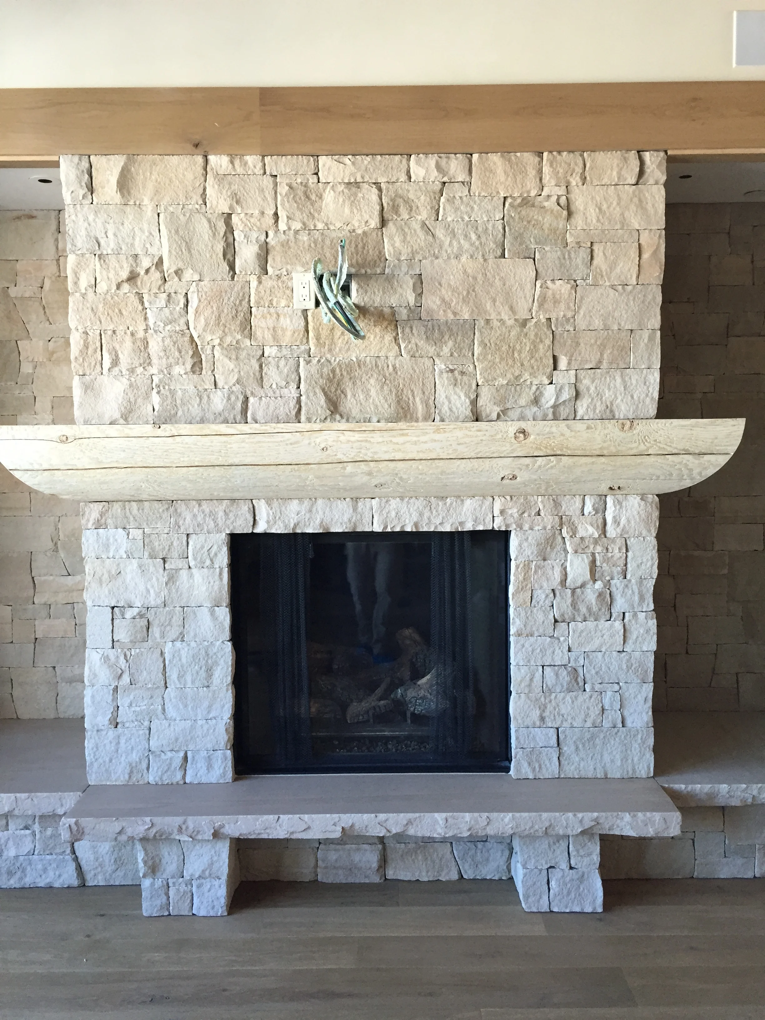 Sandstone fireplace with super tight joints - Montage Deer Valley