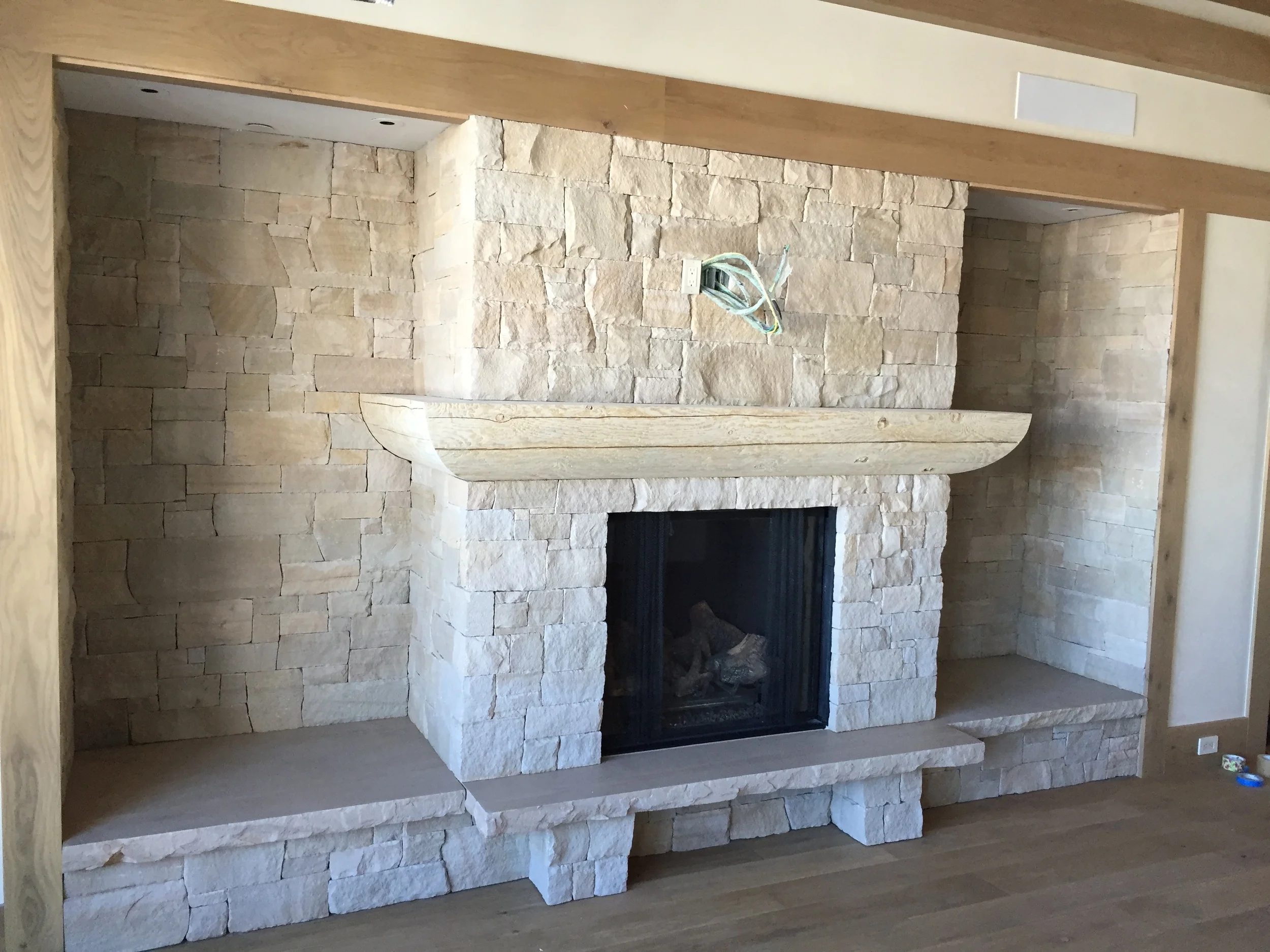 Sandstone fireplace with super tight joints - Montage Deer Valley