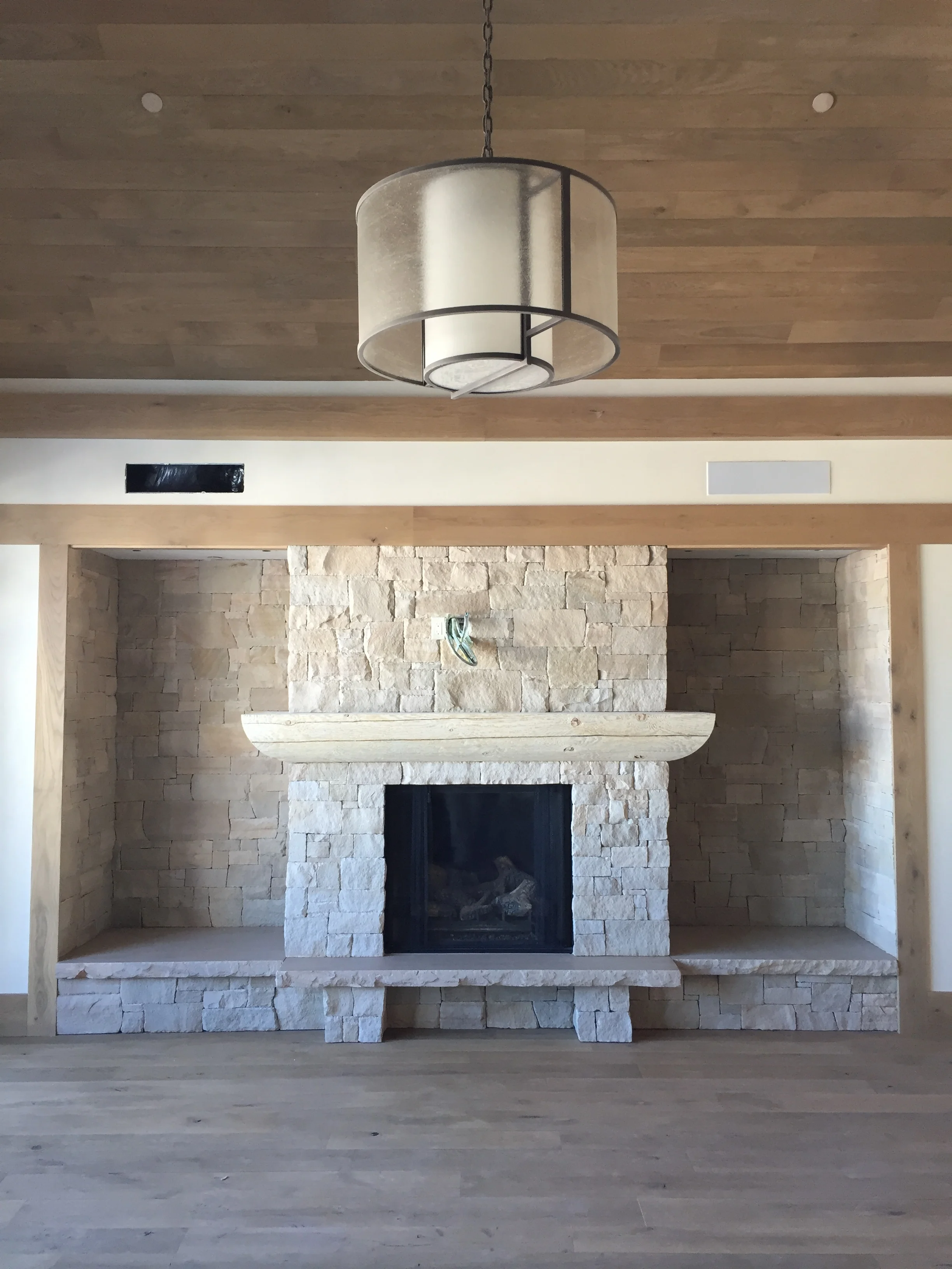 Sandstone fireplace with super tight joints - Montage Deer Valley