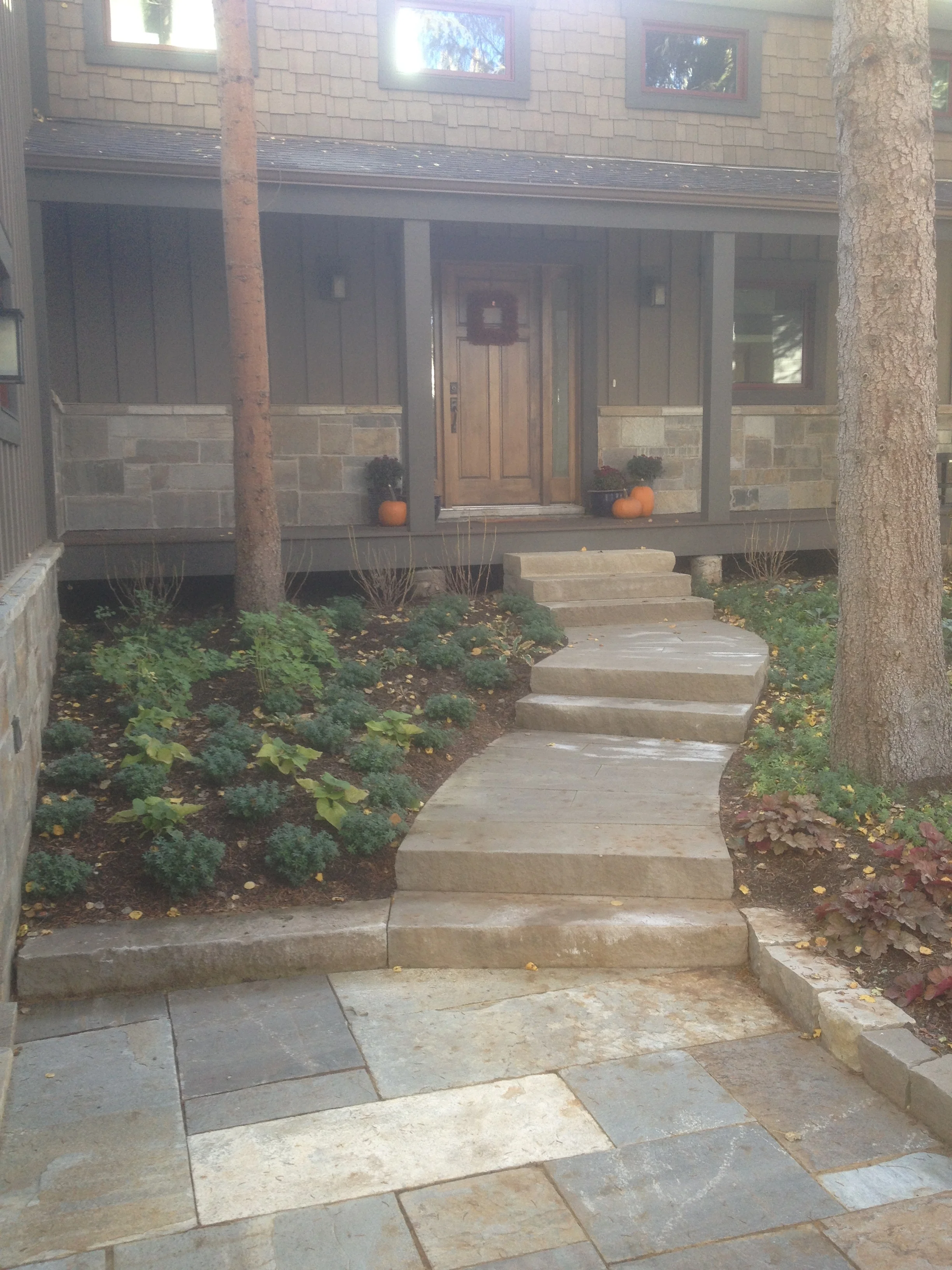 Modern Flagstone Patio Walkway
